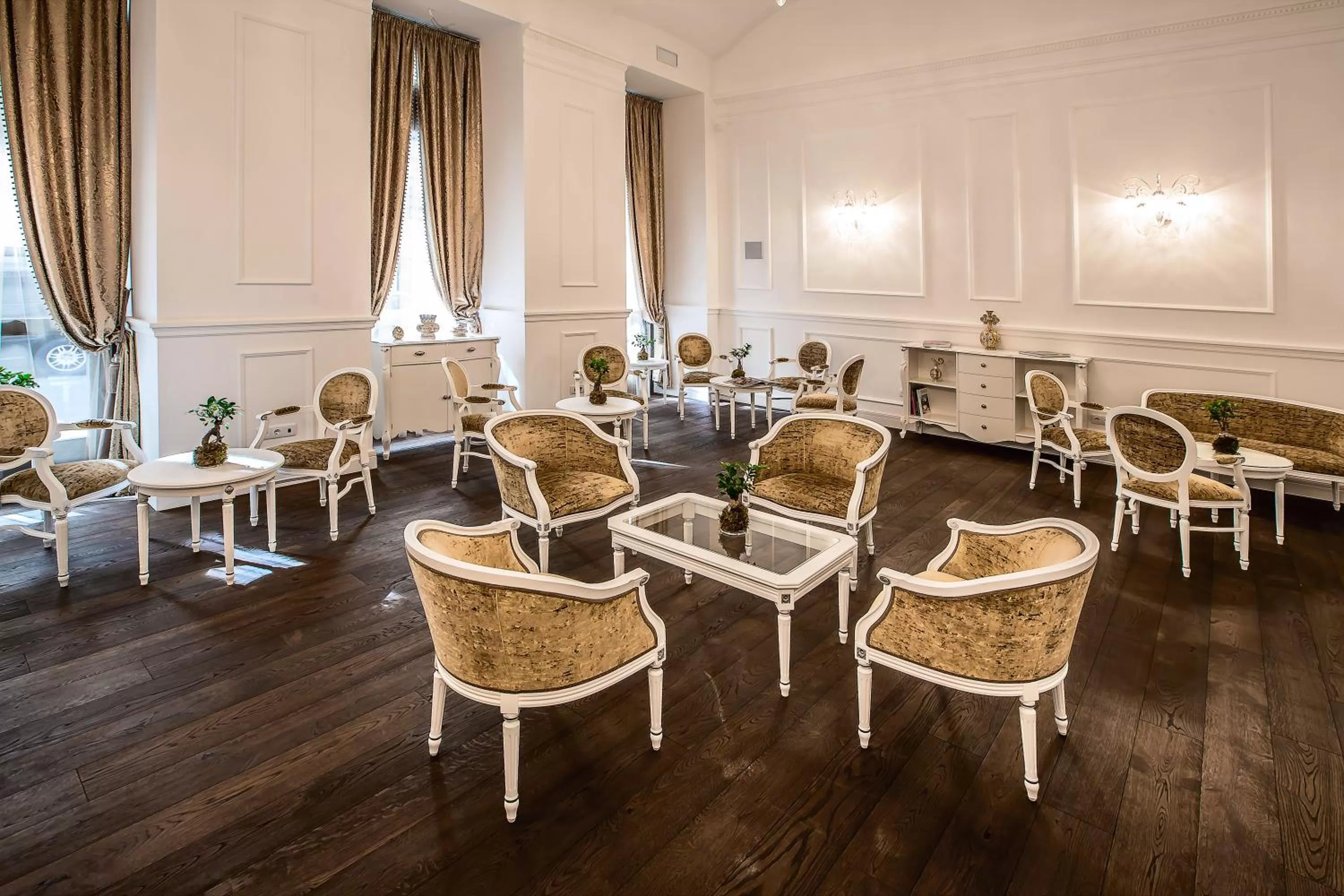 Communal lounge/ TV room in Prestige Hotel Budapest