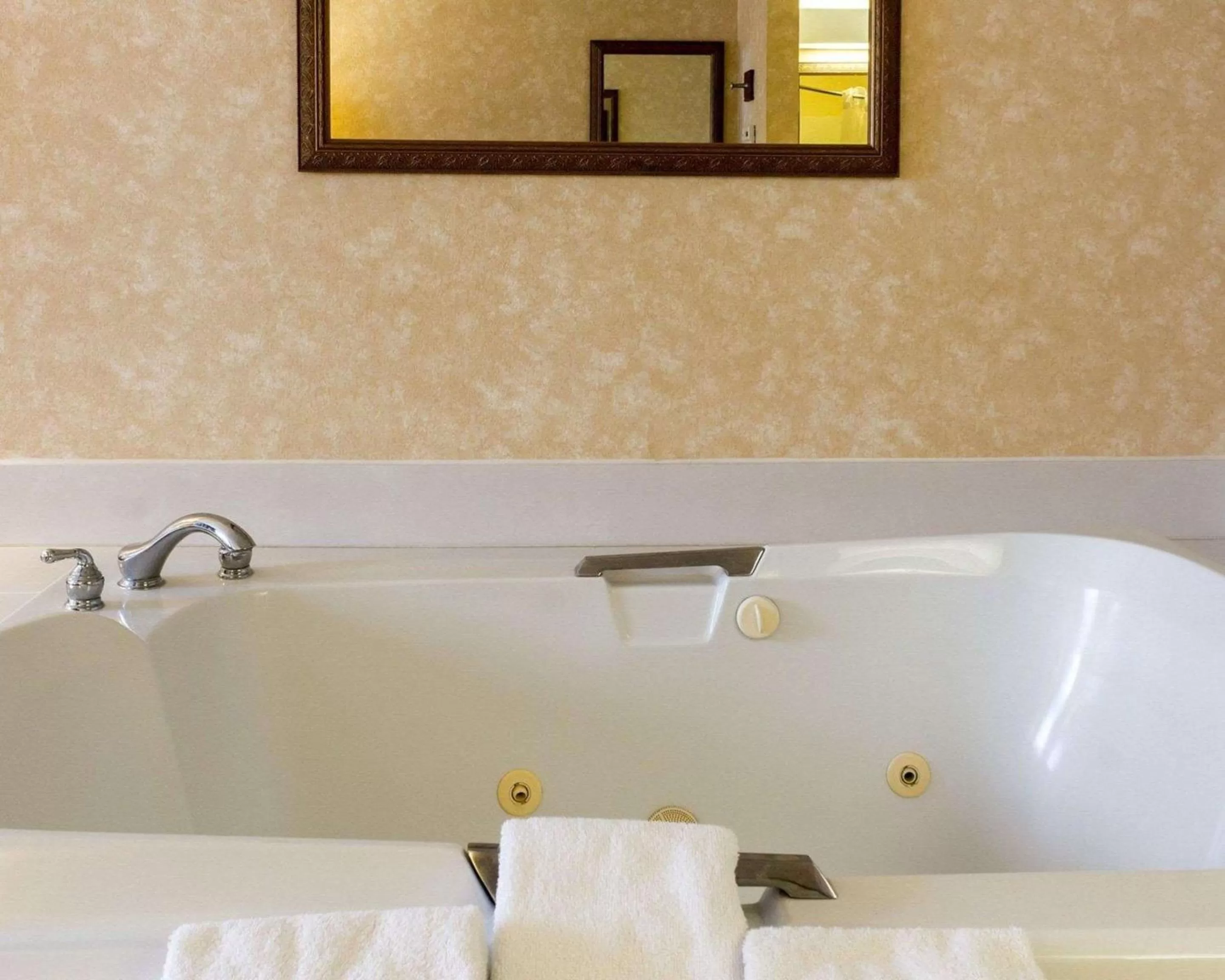 Photo of the whole room in Quality Inn Brandon - Sioux Falls