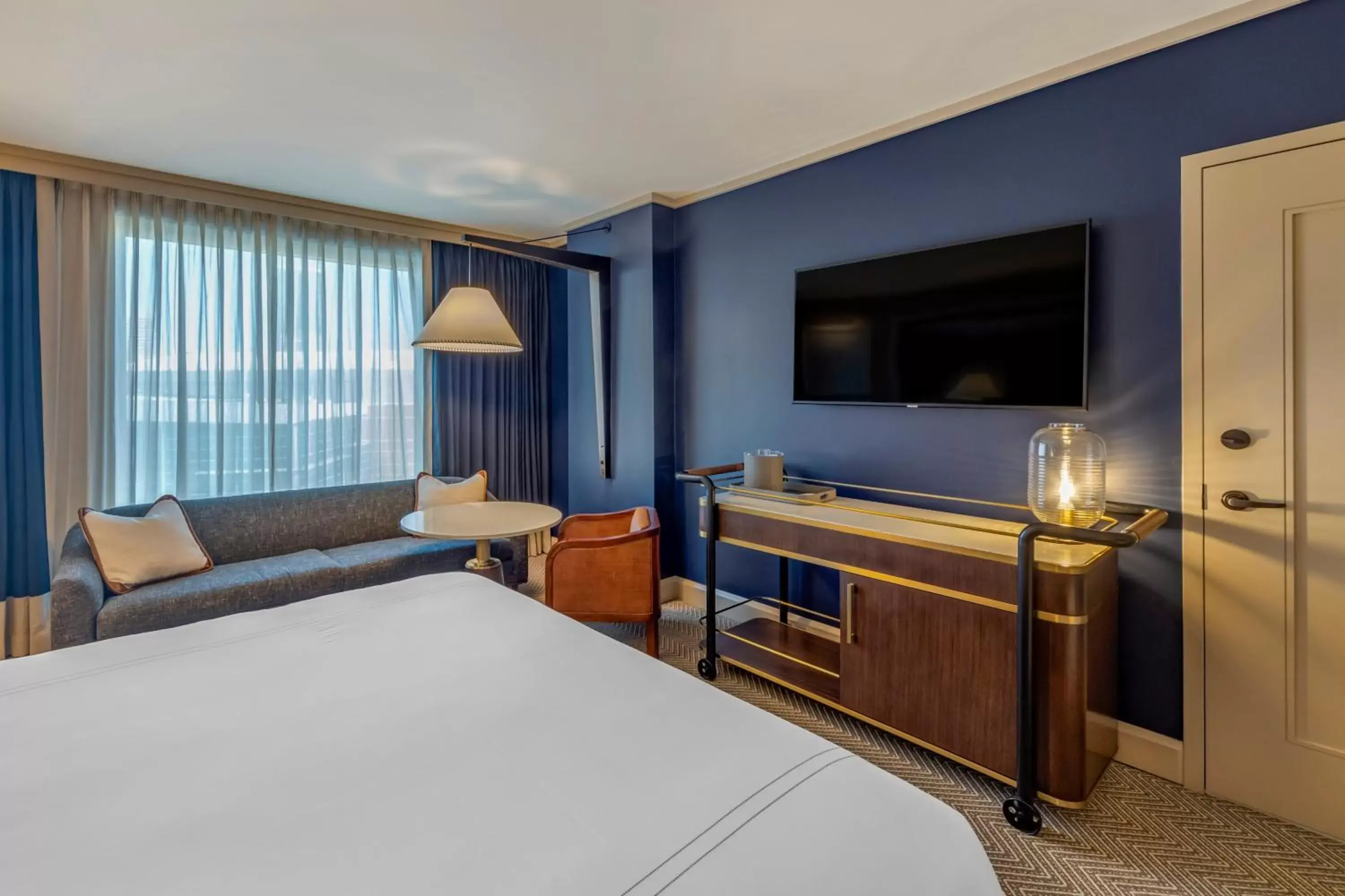 Deluxe Room 1 King Bed in Omni Oklahoma City Hotel Deluxe Room 1 King Bed in Omni Oklahoma City Hotel