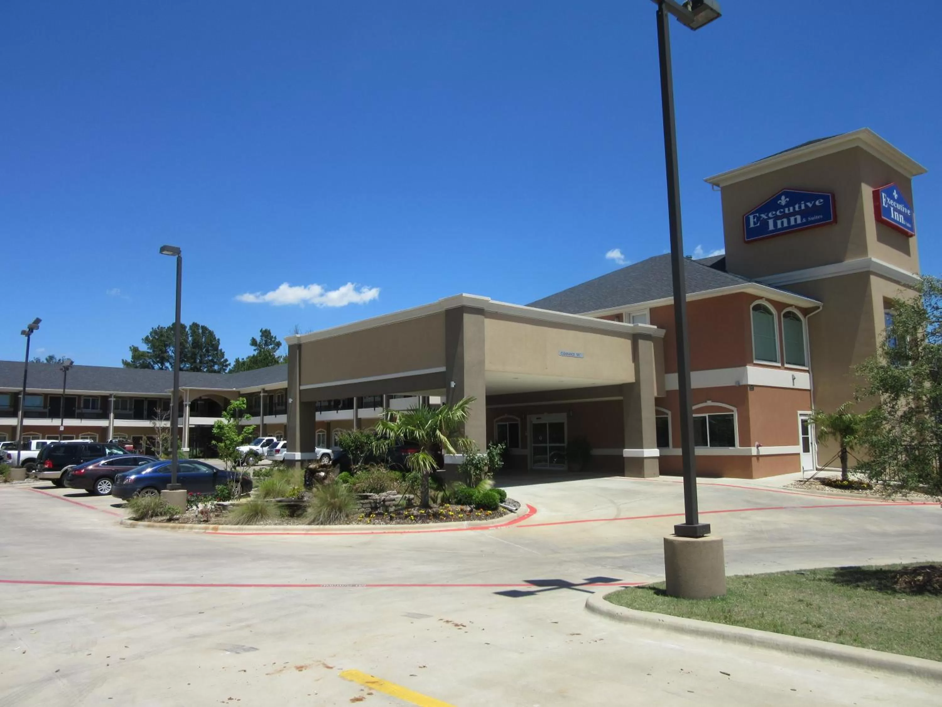 Property building in Executive Inn and Suites Tyler