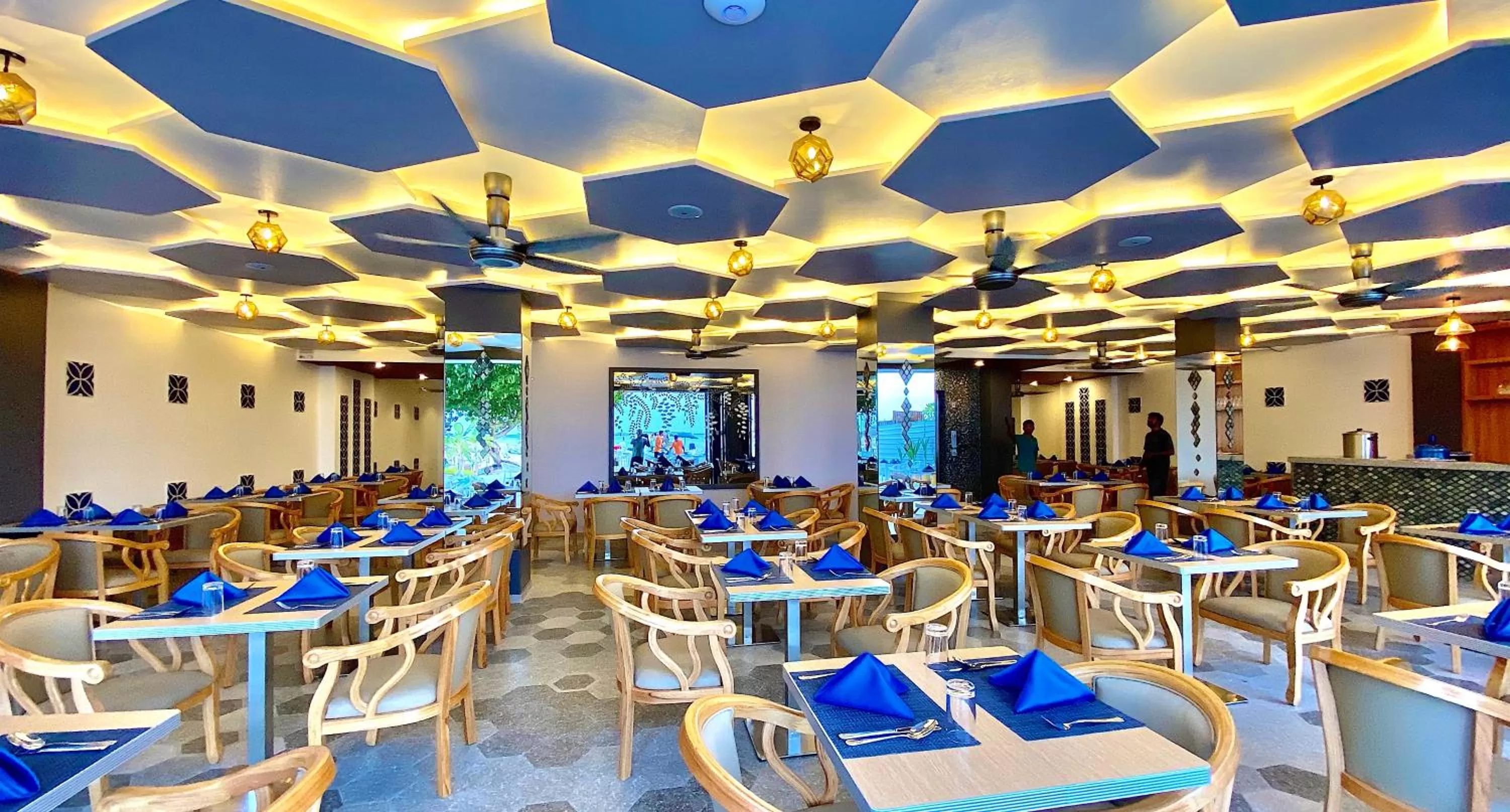 Restaurant/places to eat in Kaani Palm Beach