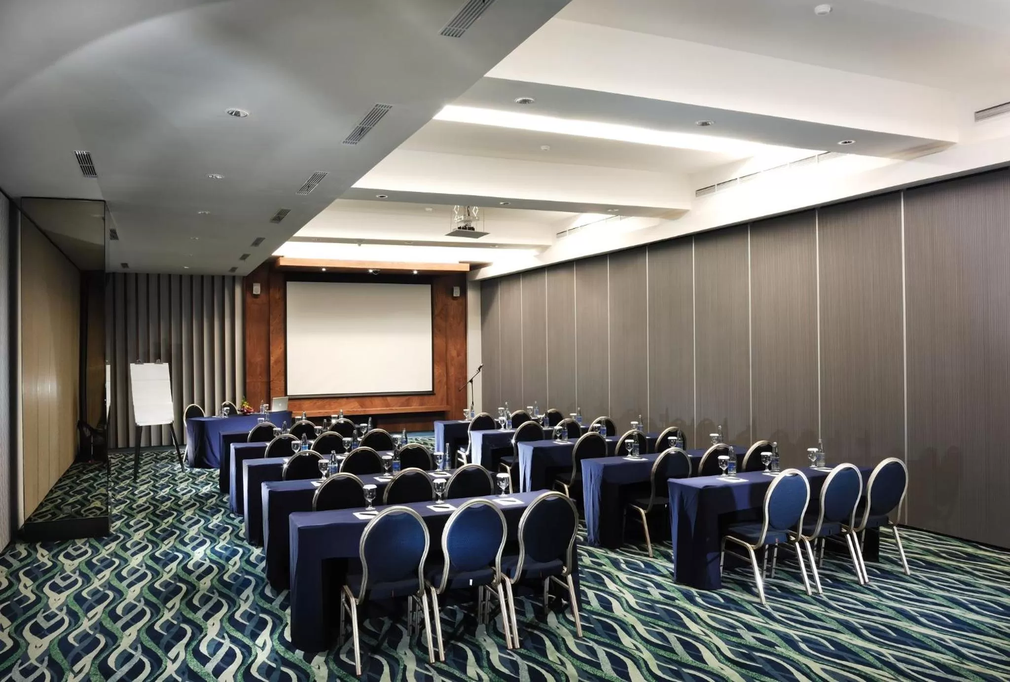 Meeting/conference room in Holiday Inn Bandung Pasteur by IHG