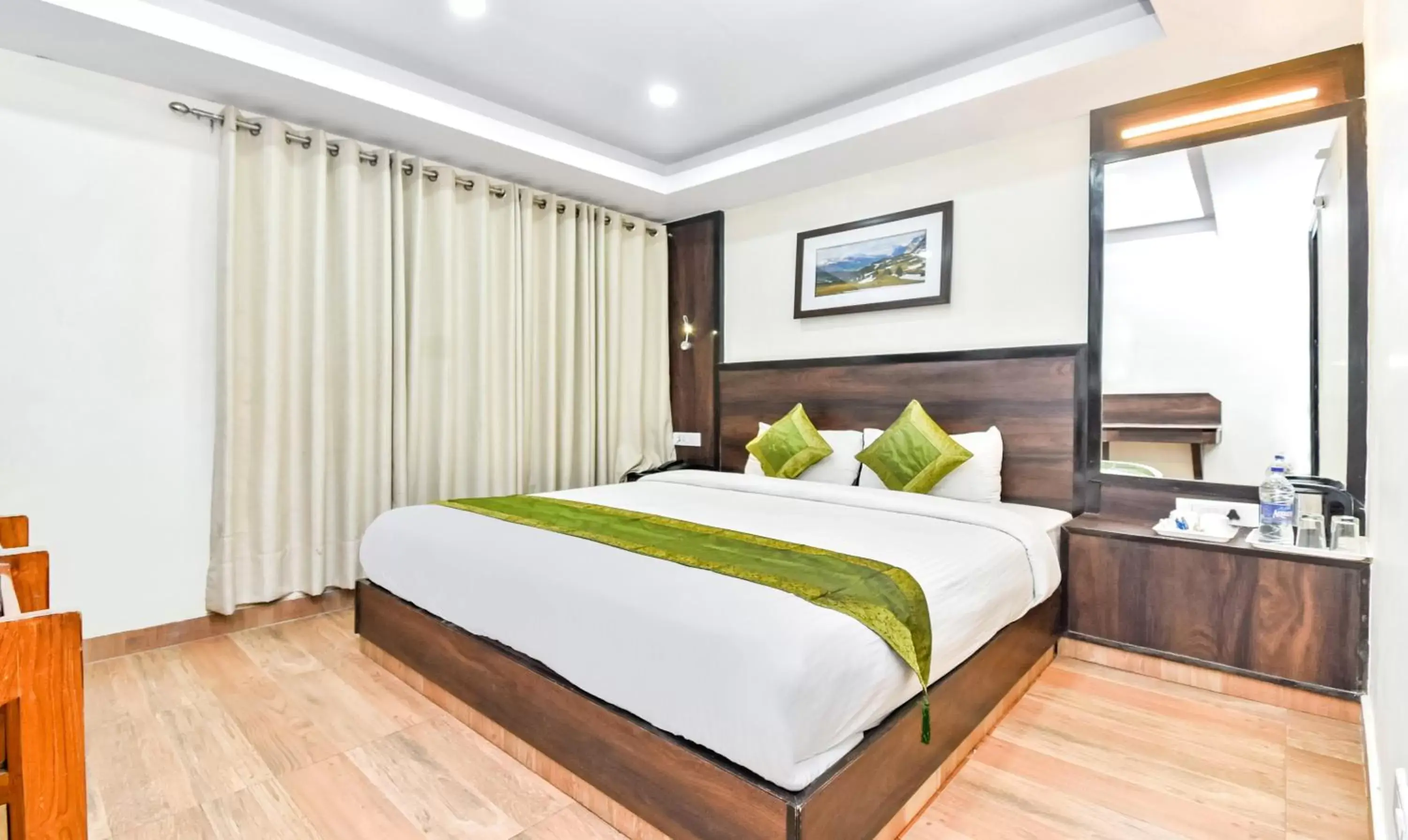 Treebo Maharaja, Near Mall Road Treebo Maharaja, Near Mall Road