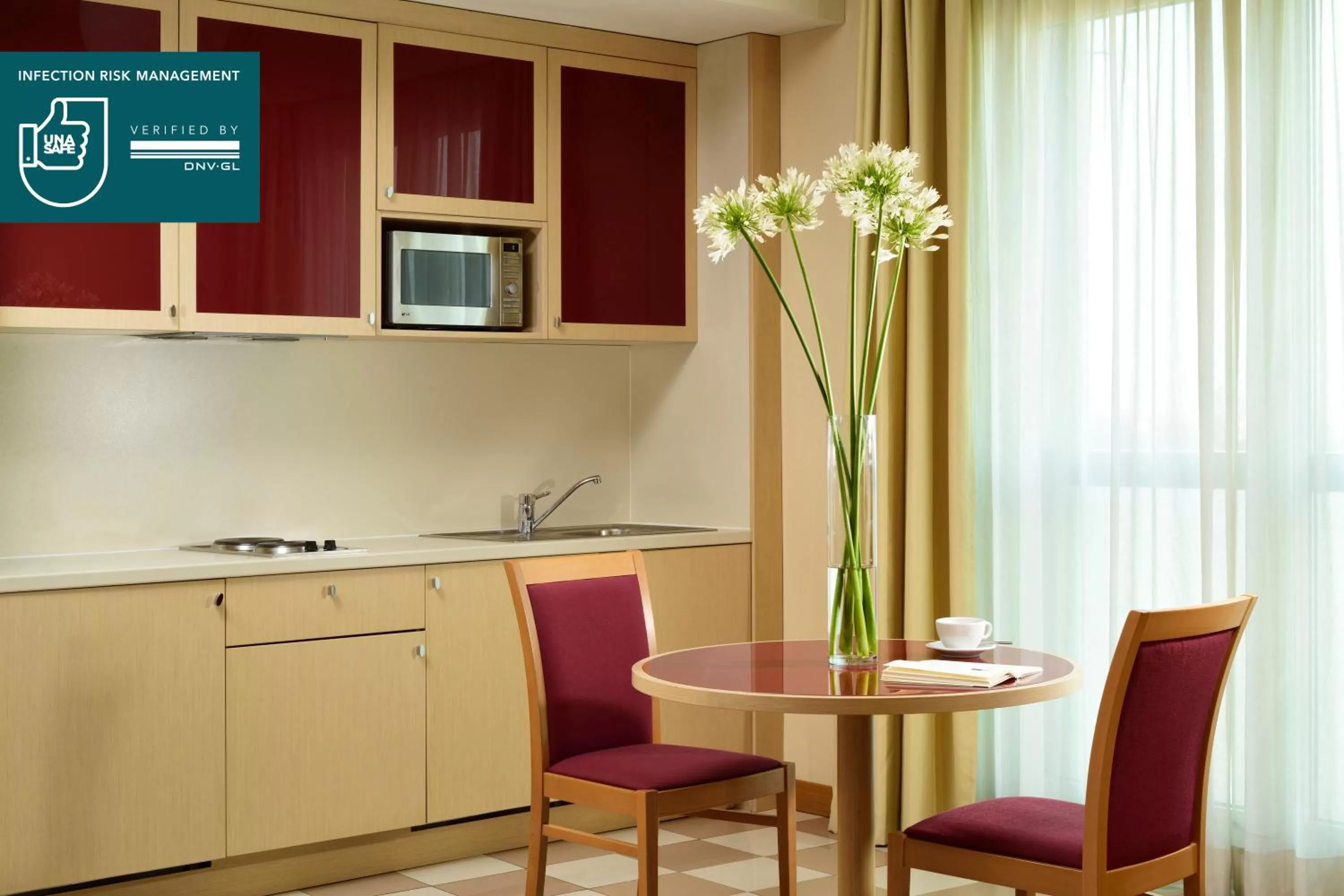 Kitchen or kitchenette in UNA Hotels The One Milano Hotel & Residence