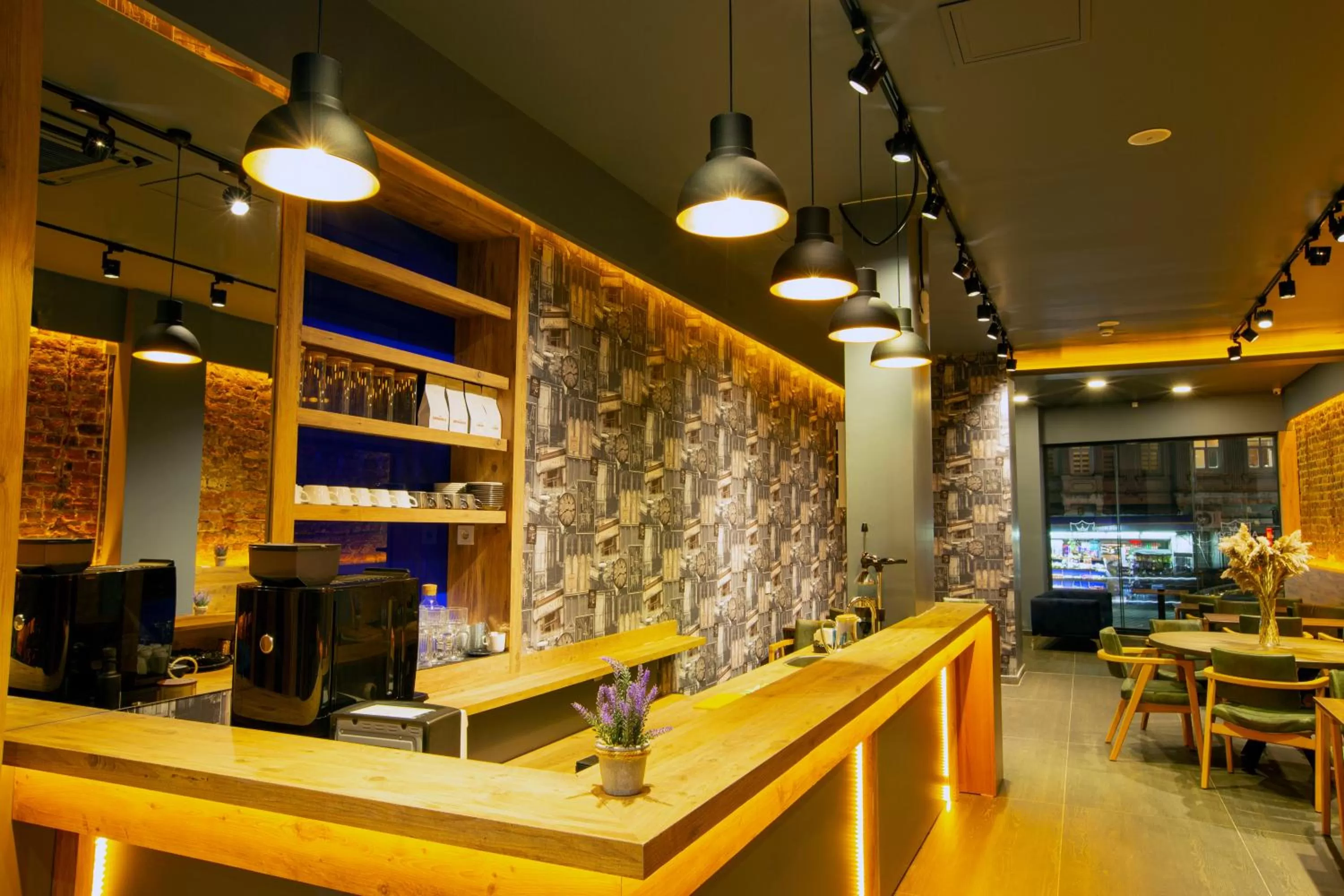 Restaurant/places to eat in Taksim Leon's Hotel