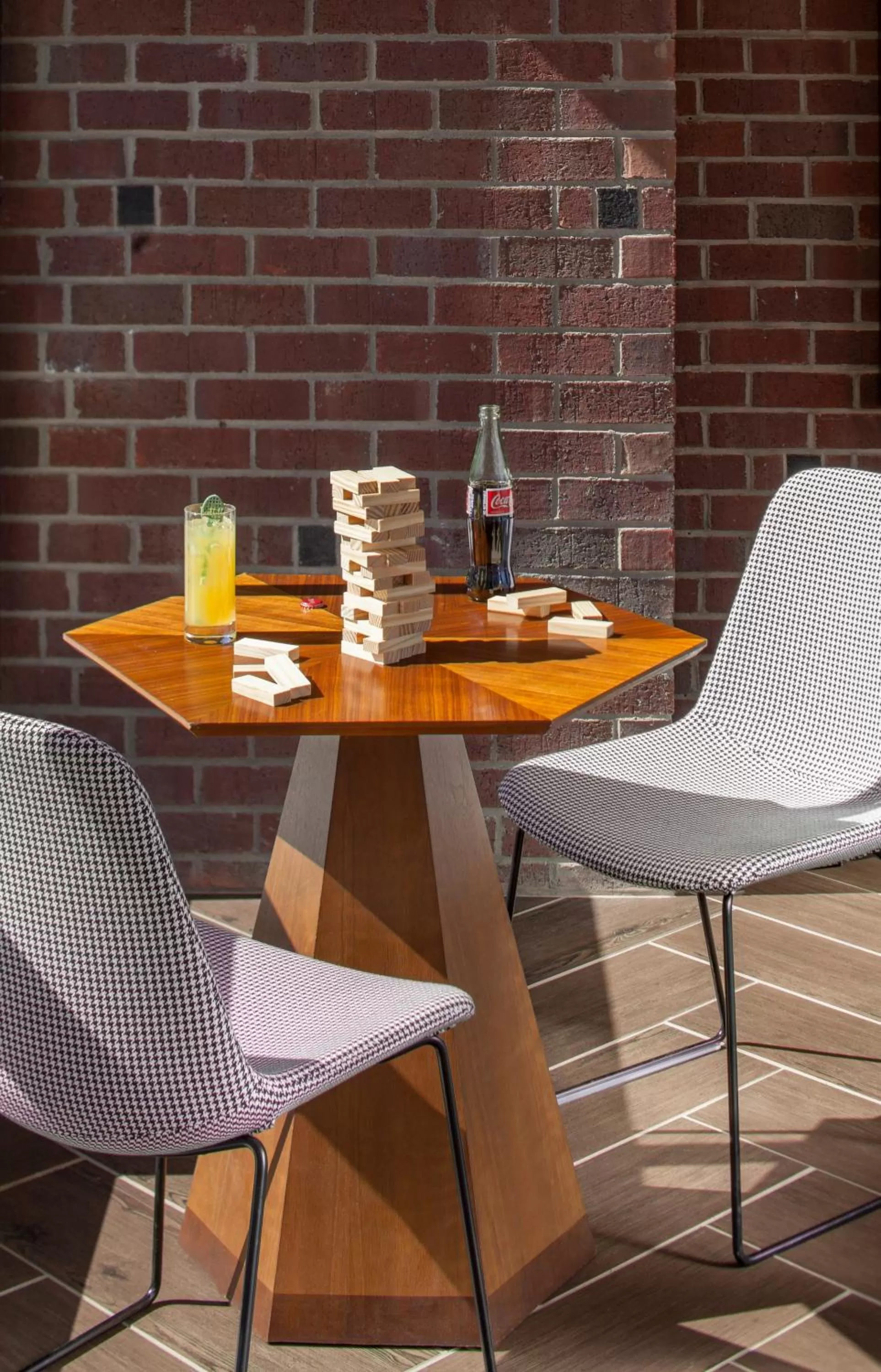 Communal lounge/ TV room in Graduate by Hilton Richmond