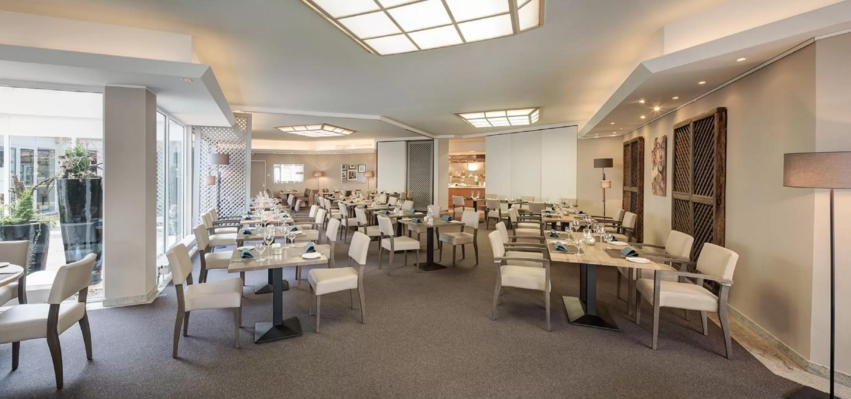 Restaurant/places to eat in Art Hotel Superior