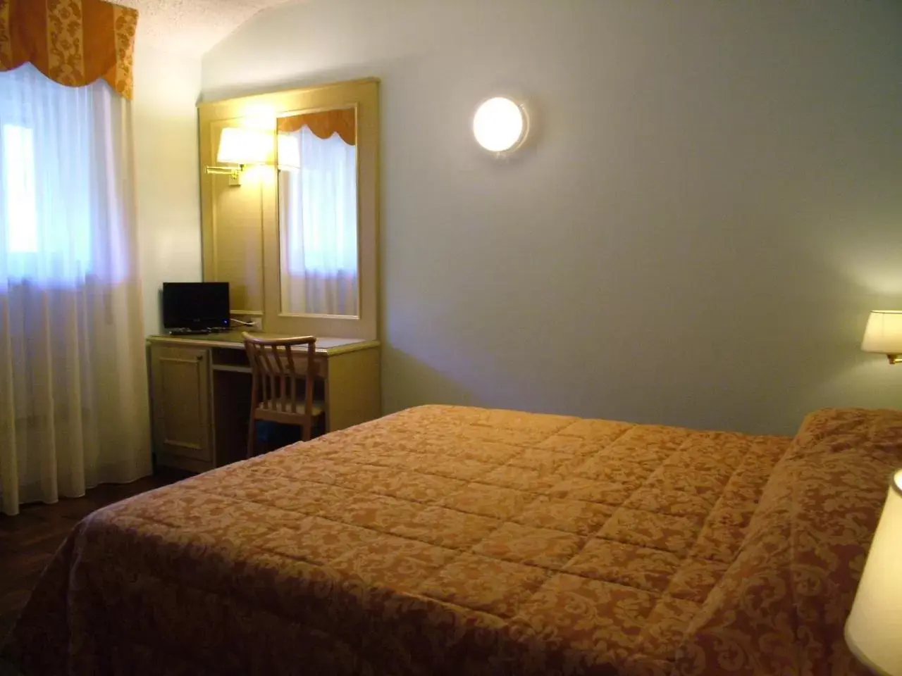 Double or Twin Room with Lake View in LH Hotel Del Lago Scanno Double or Twin Room with Lake View in LH Hotel Del Lago Scanno