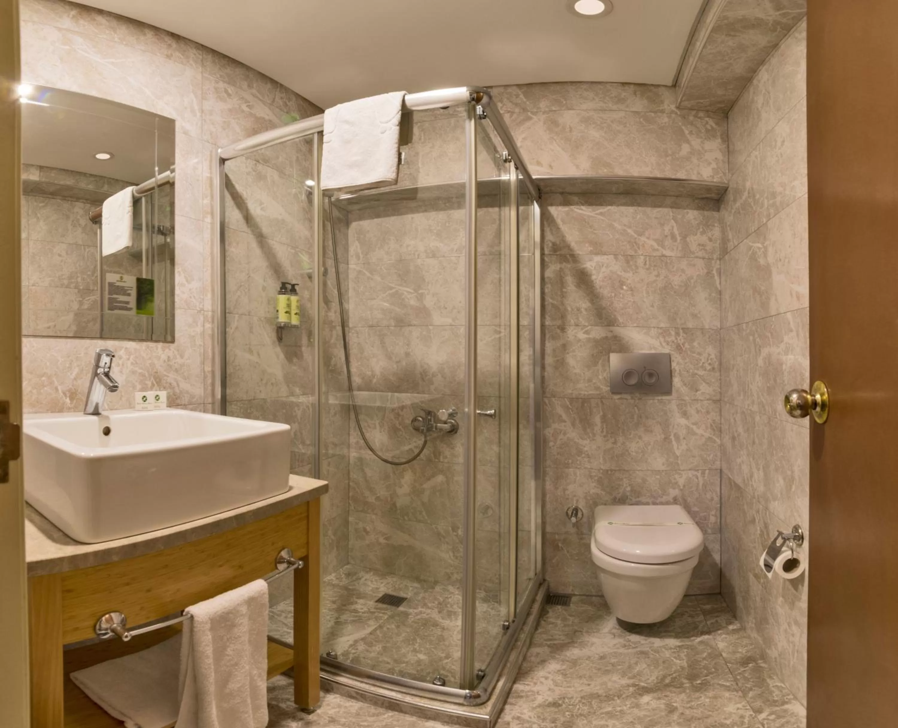 Bathroom in Laleli Gonen Hotel