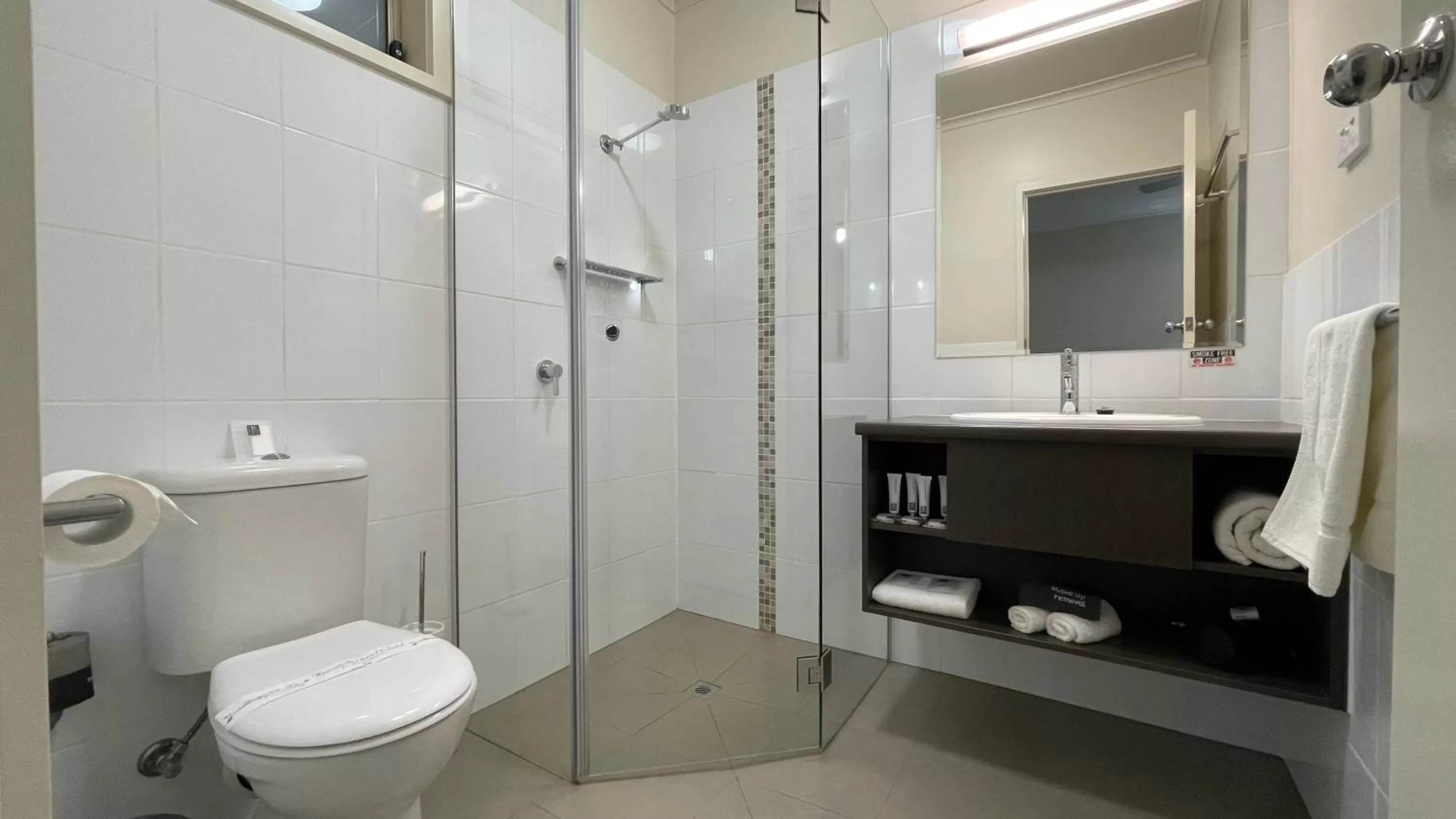 Bathroom in Loddon River Motel Kerang