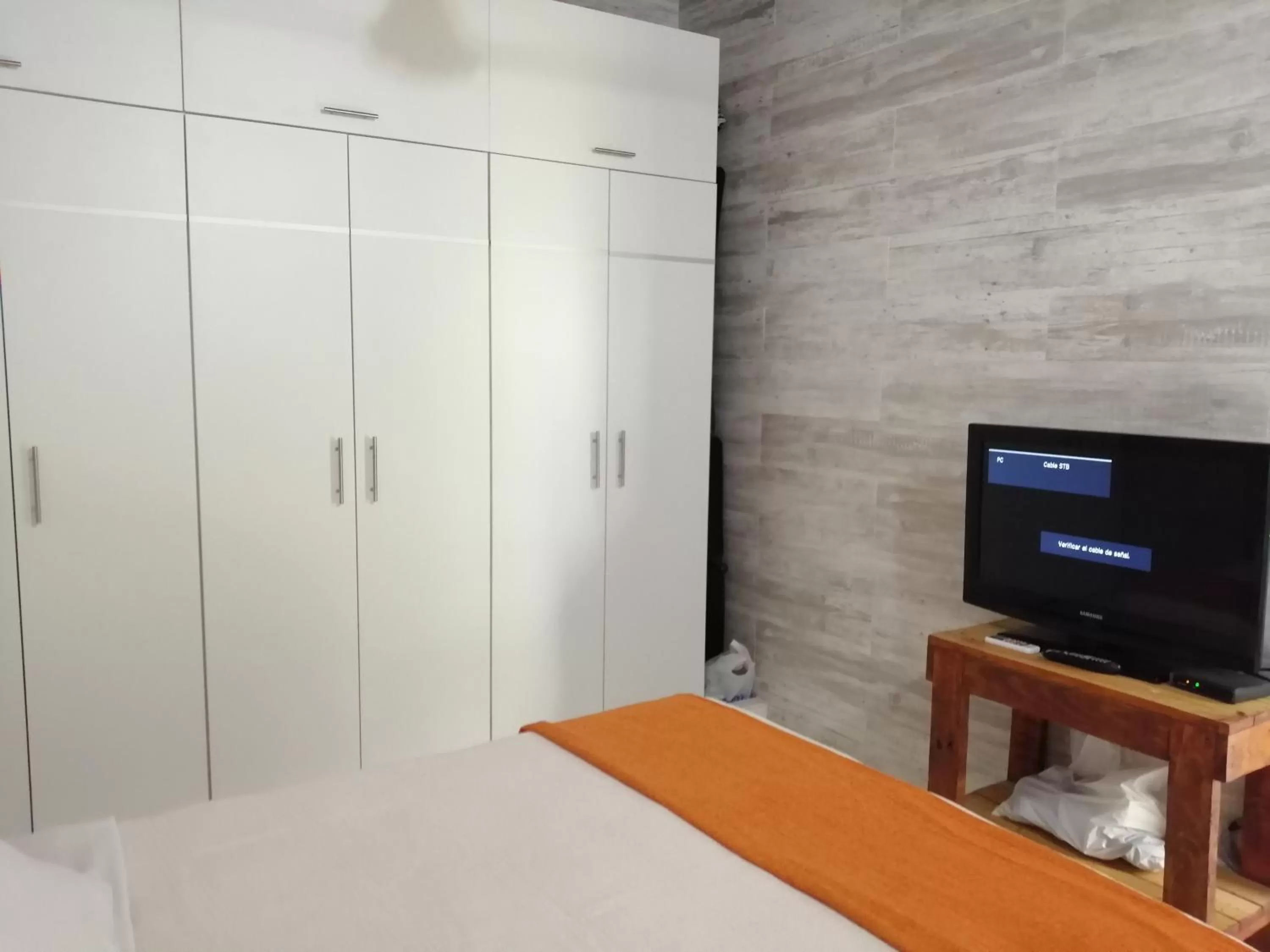 TV and multimedia, Bed in Granados B&B