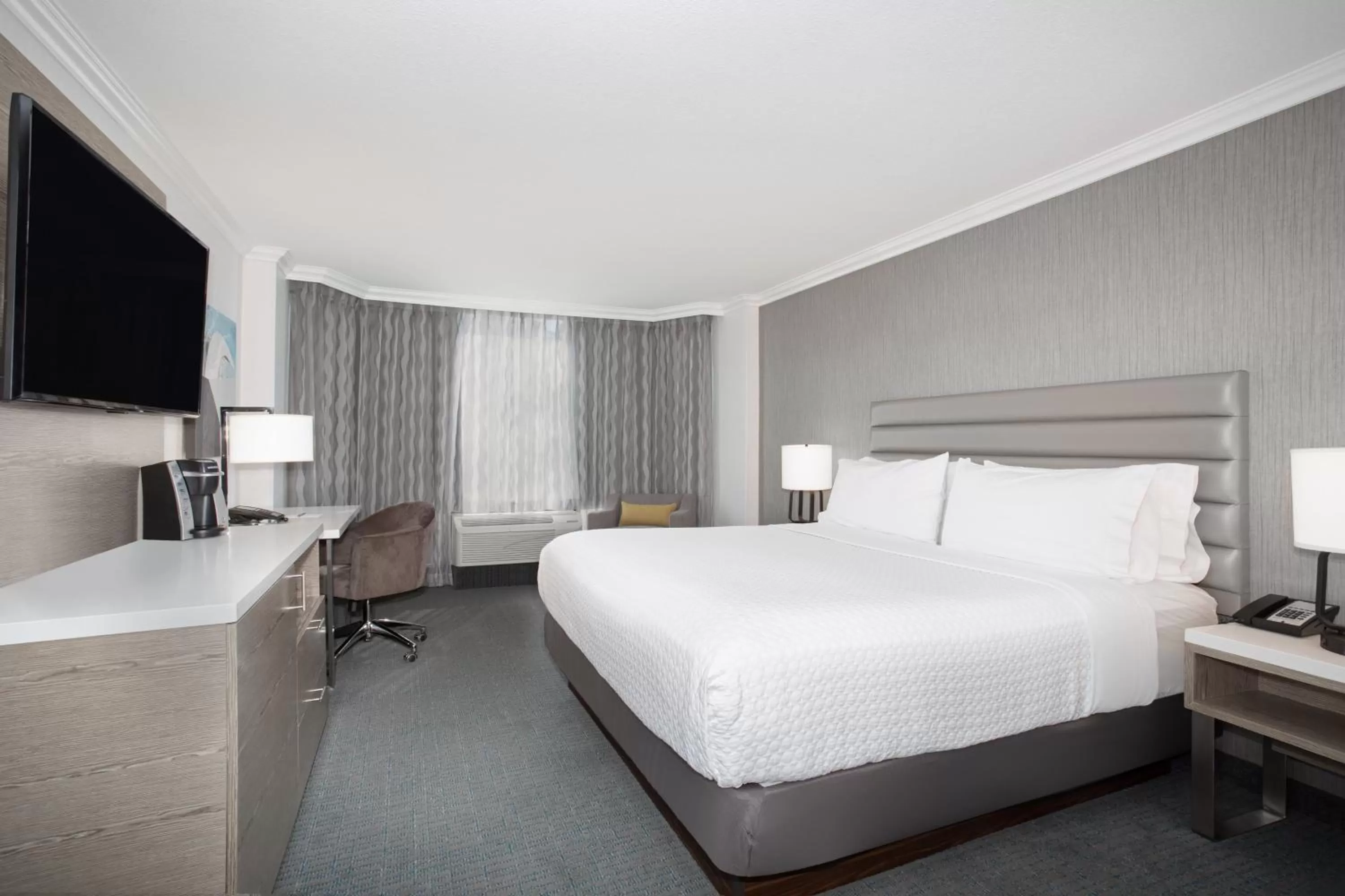Photo of the whole room, Bed in Crowne Plaza Costa Mesa Orange County by IHG