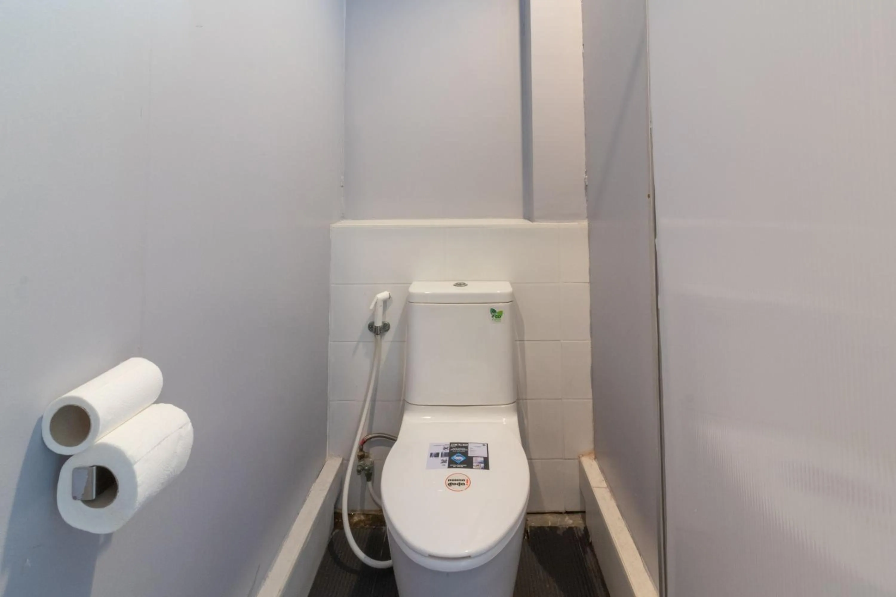 Bathroom in CheQinn Hostel - Sukhumvit 4 Nana Plaza