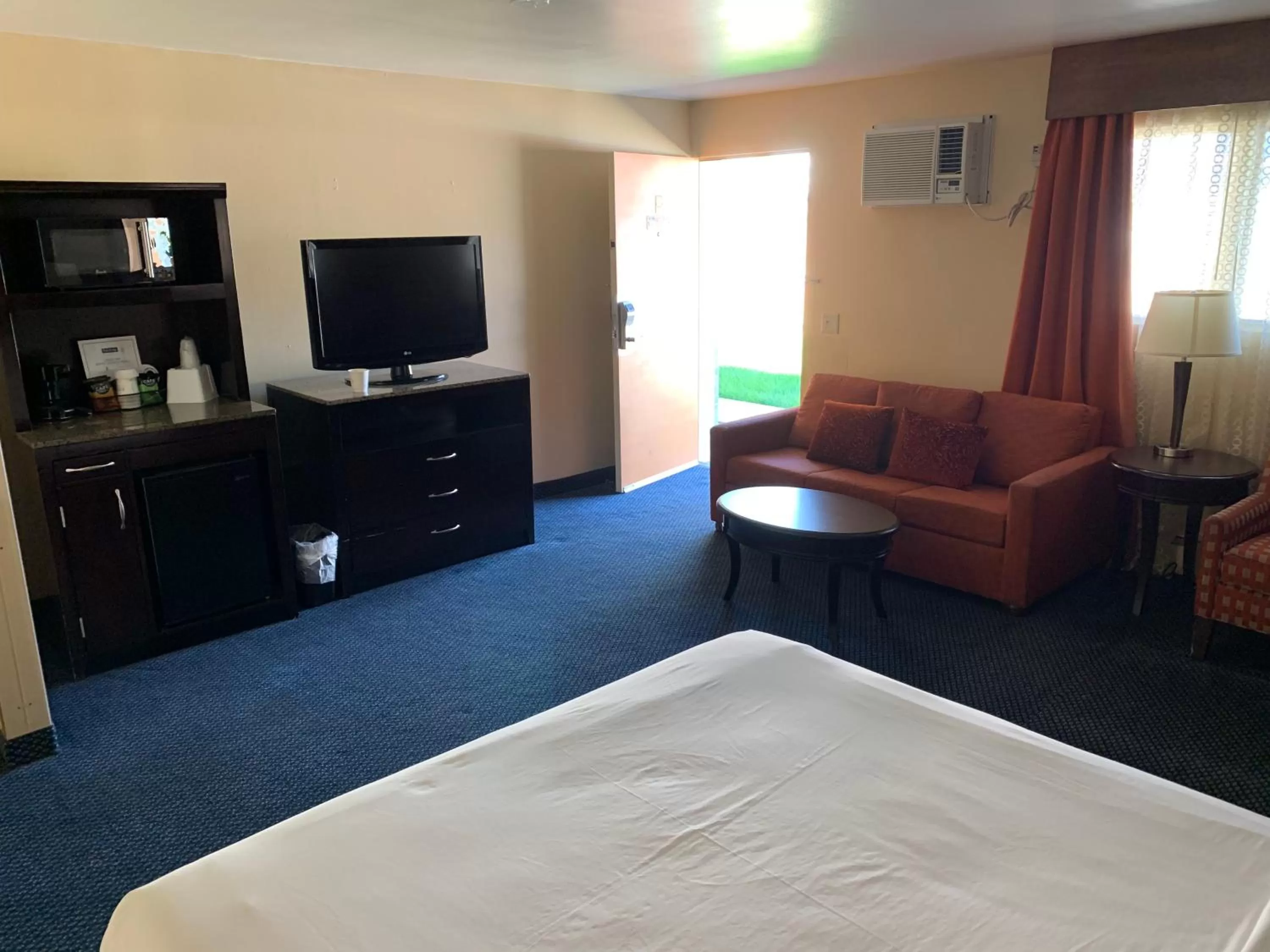 TV and multimedia, Bed in Travelodge by Wyndham Rapid City