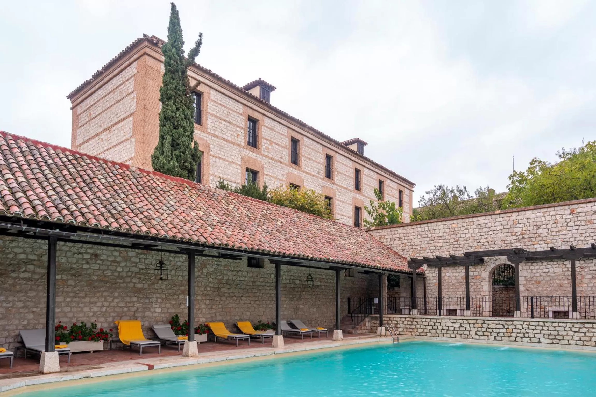 Swimming pool in Parador de Chinchón