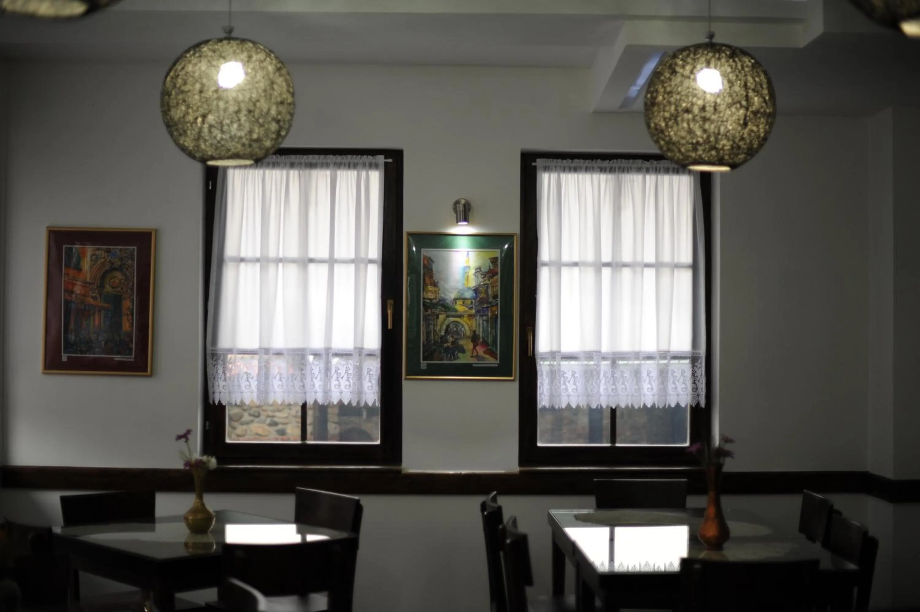 Restaurant/places to eat in Hotel Theatre