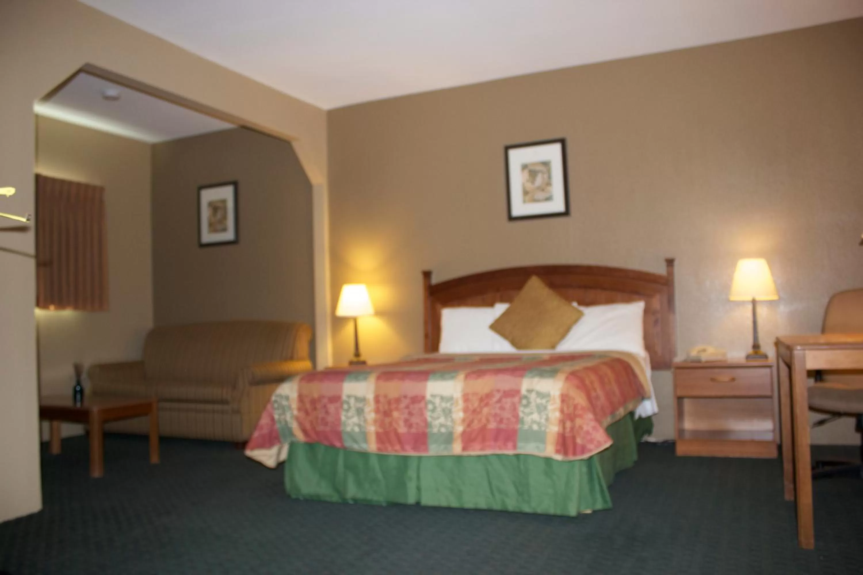 Photo of the whole room, Bed in Holland Inn and Suites