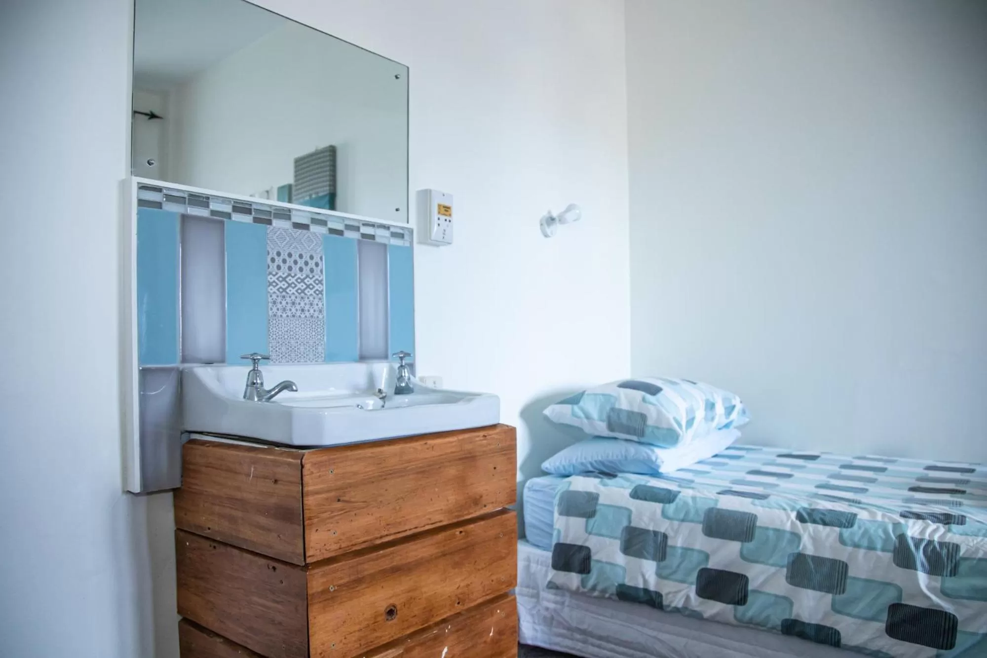 Bedroom, Bed in The Brown Pub