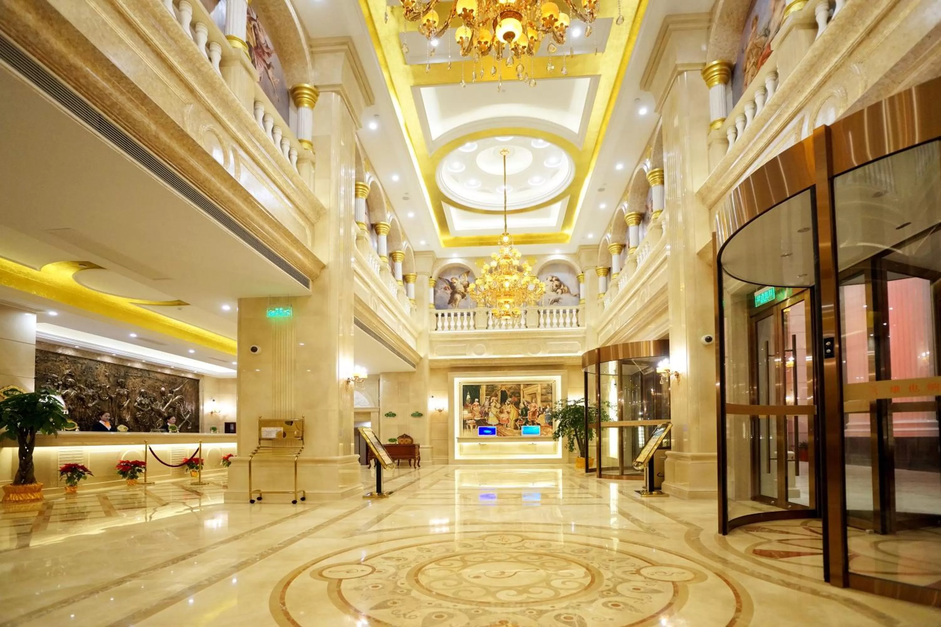 Property building in 维也纳国际酒店上海浦东机场东方枢纽店-提供浦东机场迪士尼免费穿梭巴士