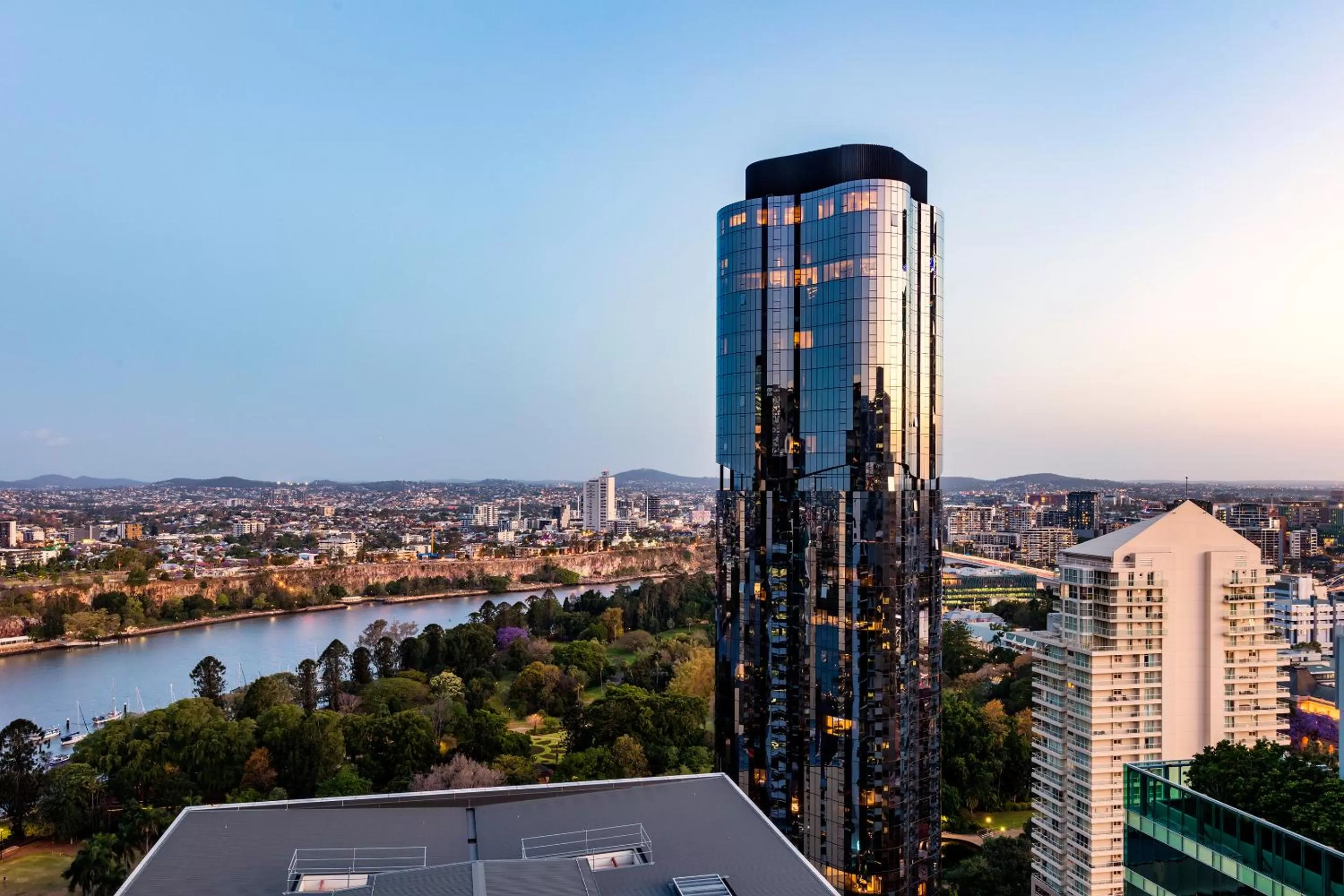 City view in Oaks Brisbane River City Suites