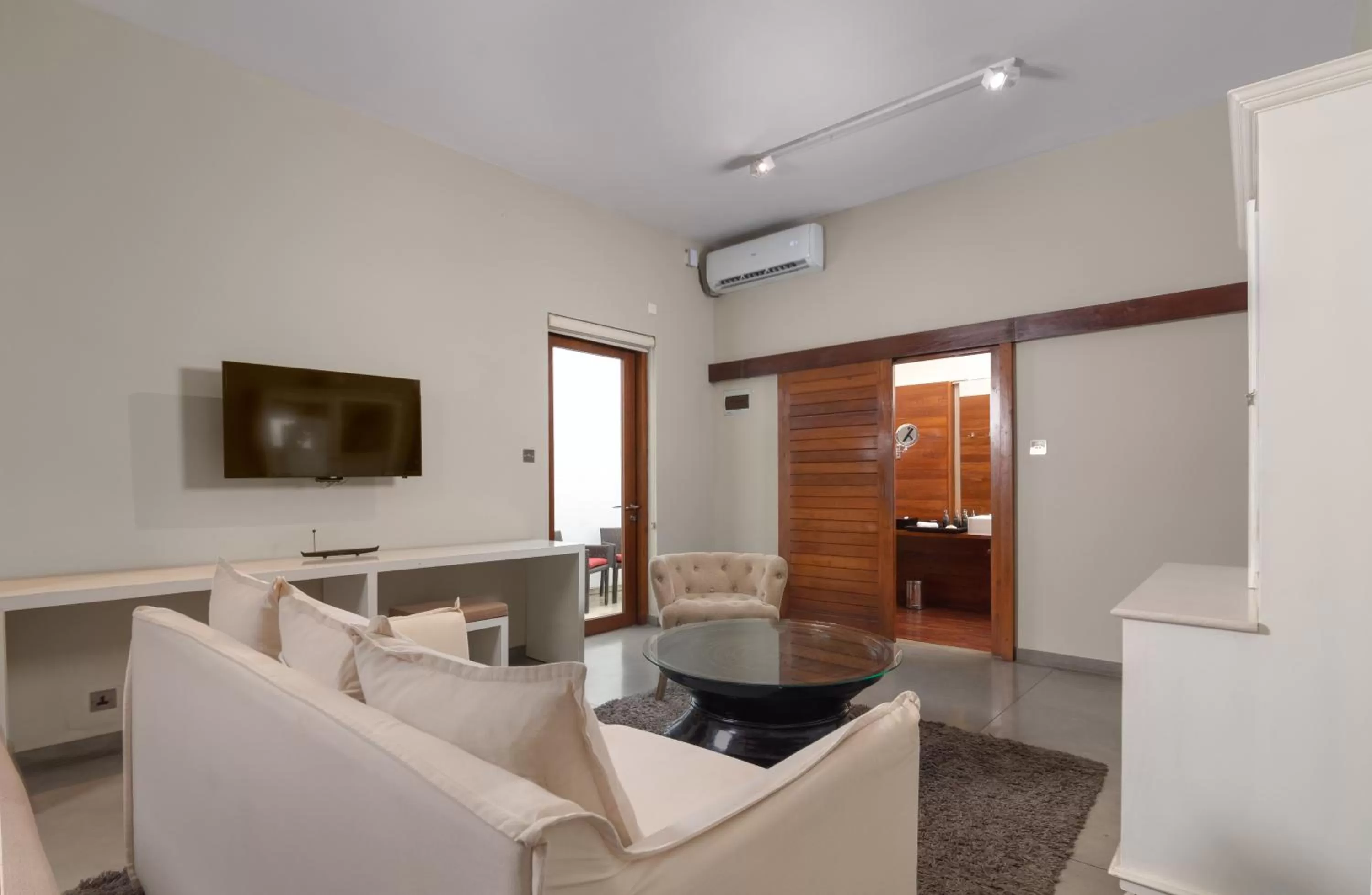 TV and multimedia in W15 Weligama