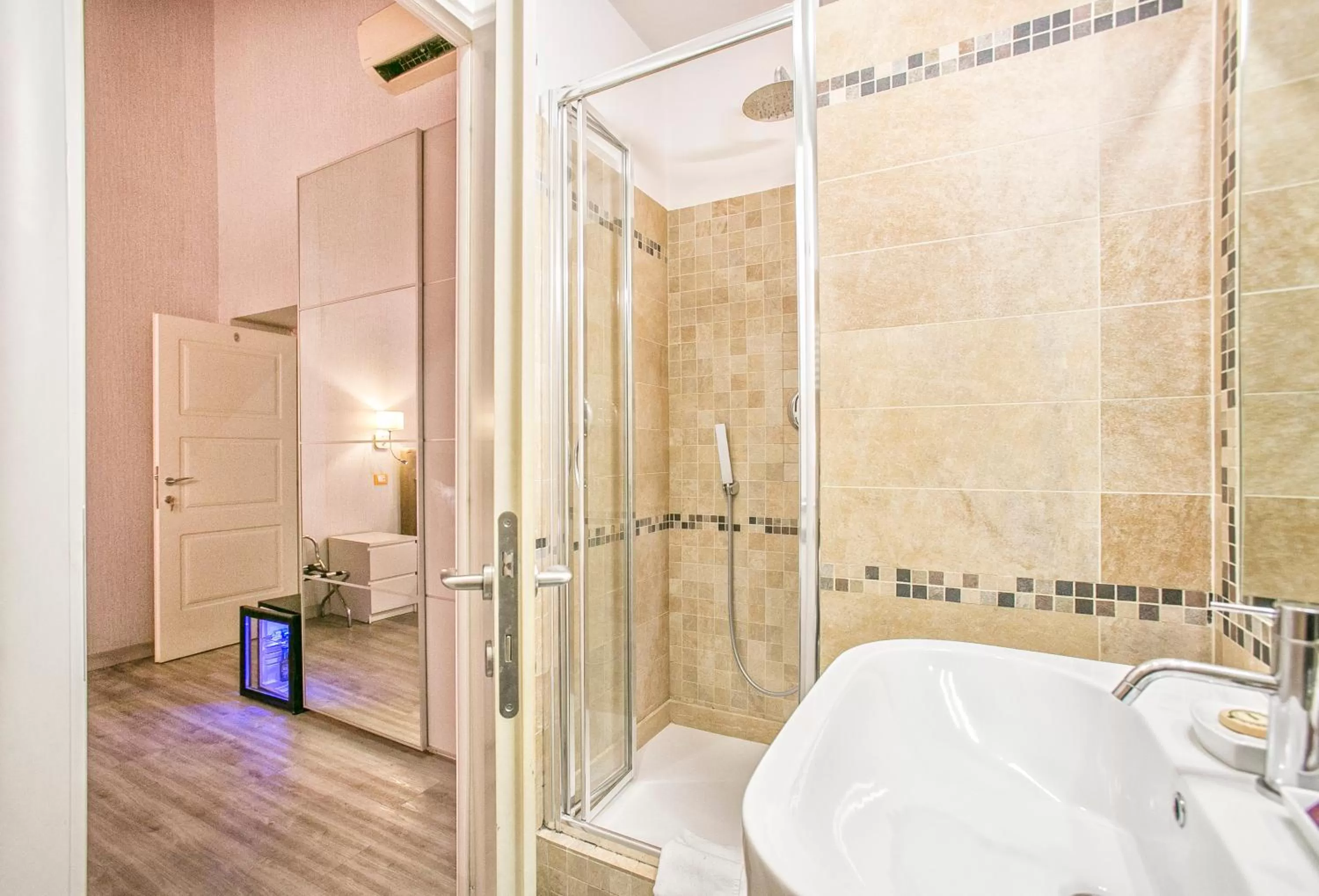 Bathroom in History Suite