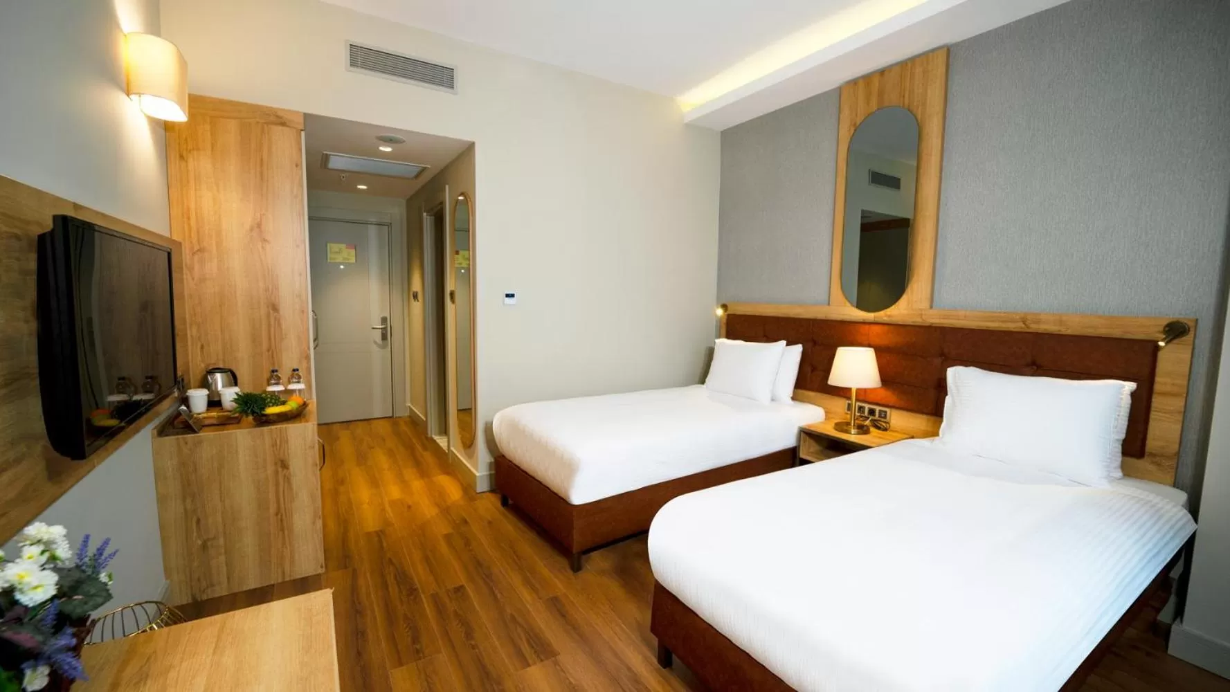 Photo of the whole room, Bed in Grand Sirkeci Hotel