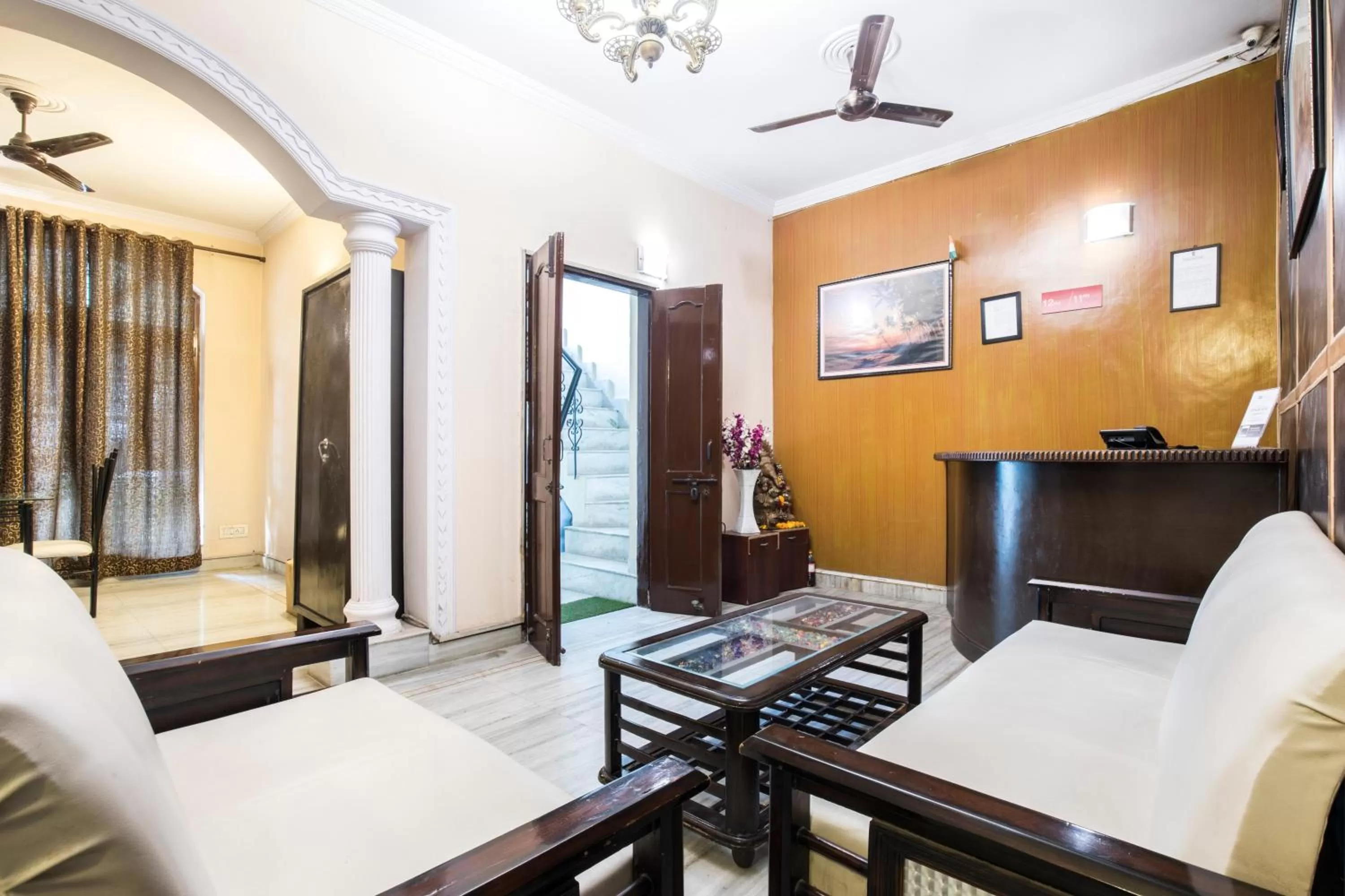 Lobby or reception in FabExpress IVY Inn Sector 35