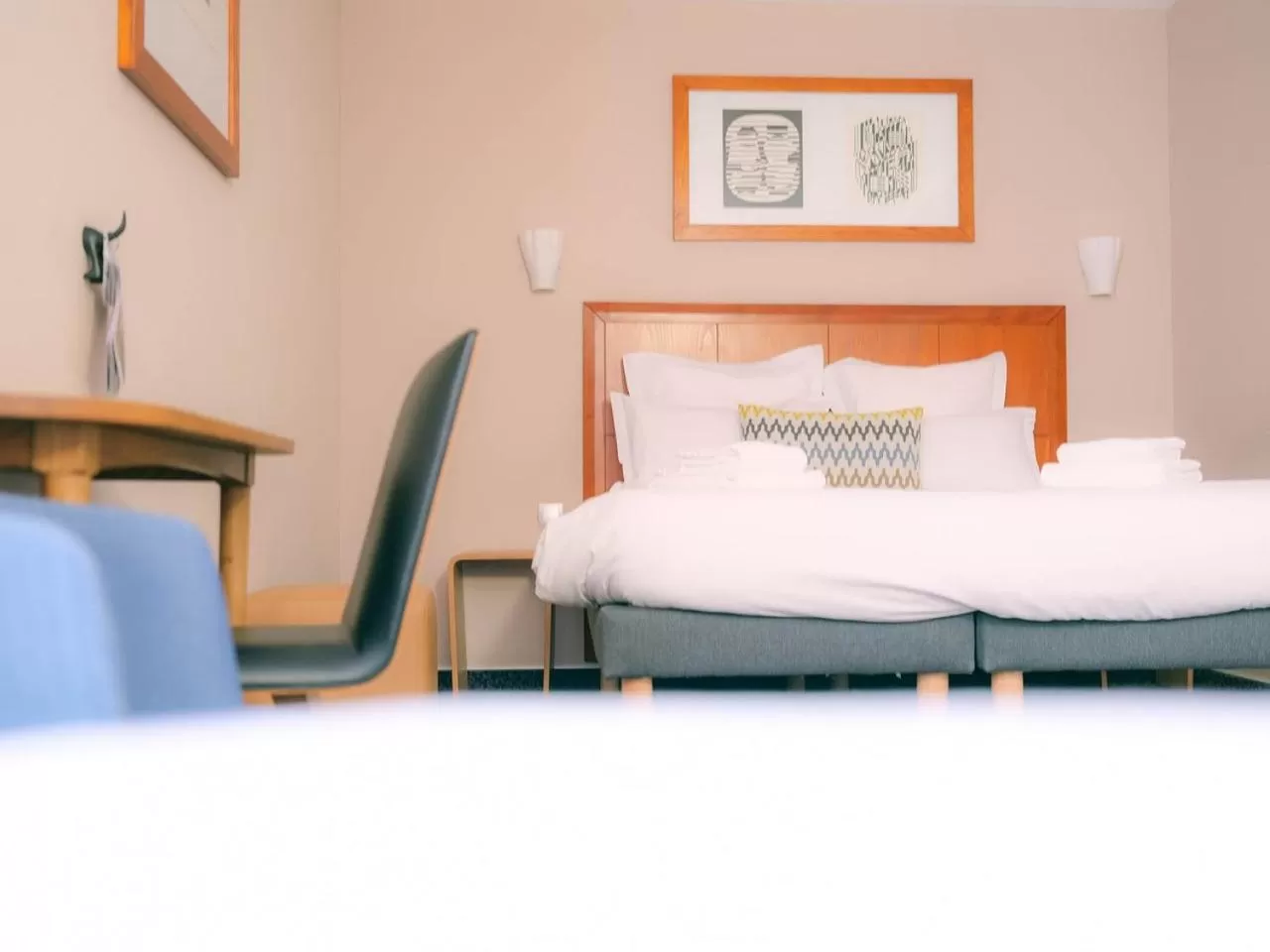 Bedroom, Bed in Logis Hôtel de l'Europe