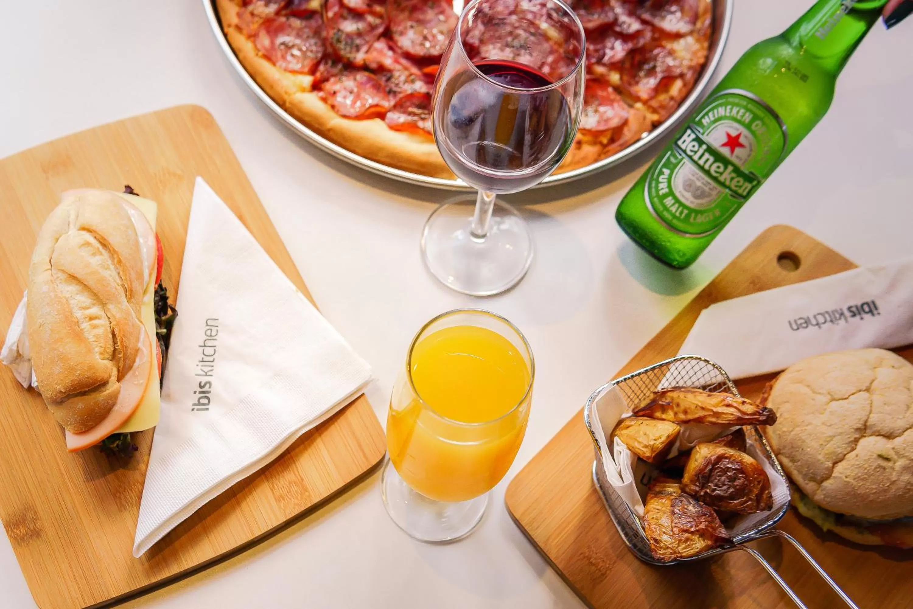 Lounge or bar in ibis Caxias do Sul