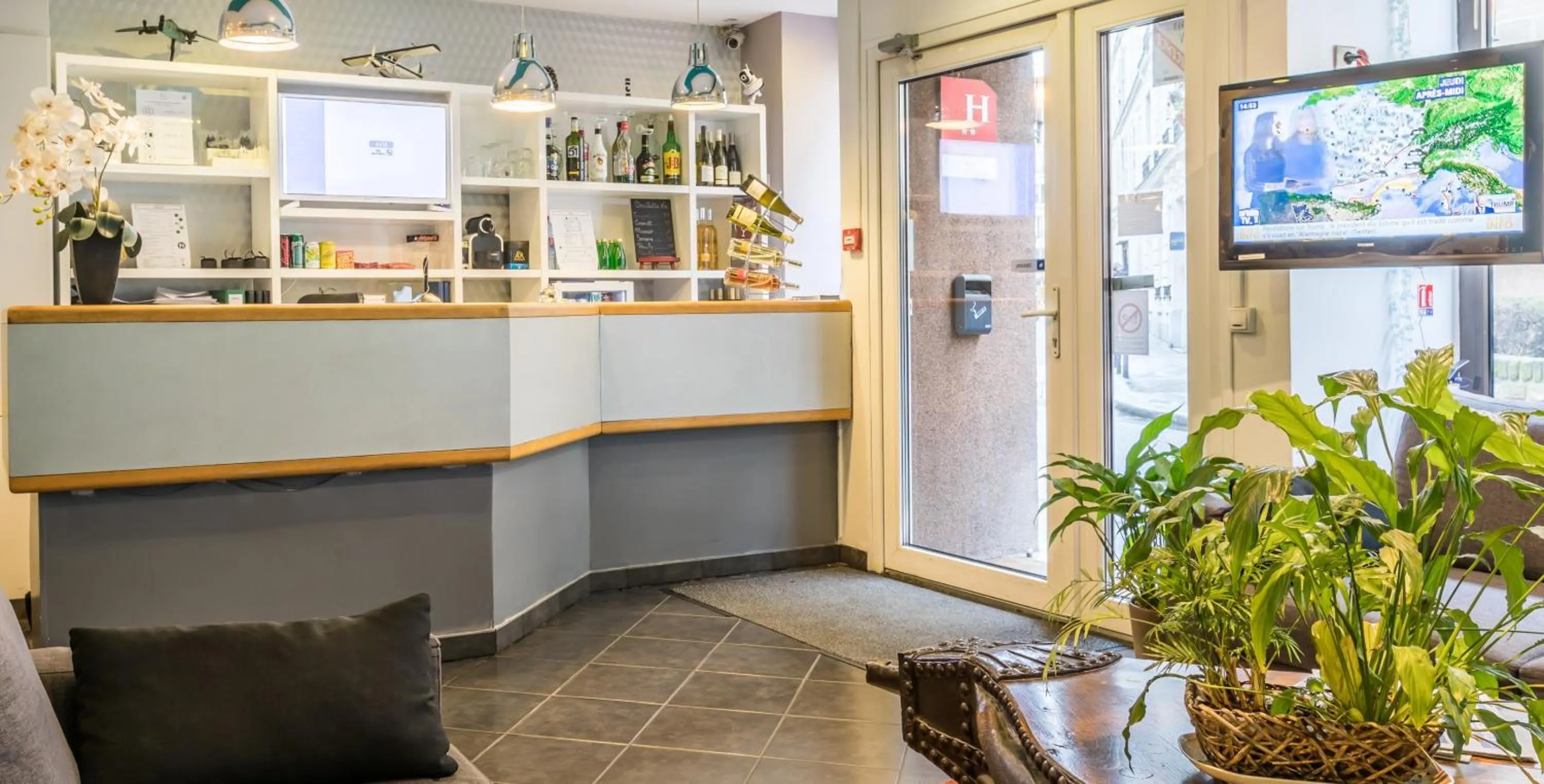 Lobby or reception in Hôtel du Maine