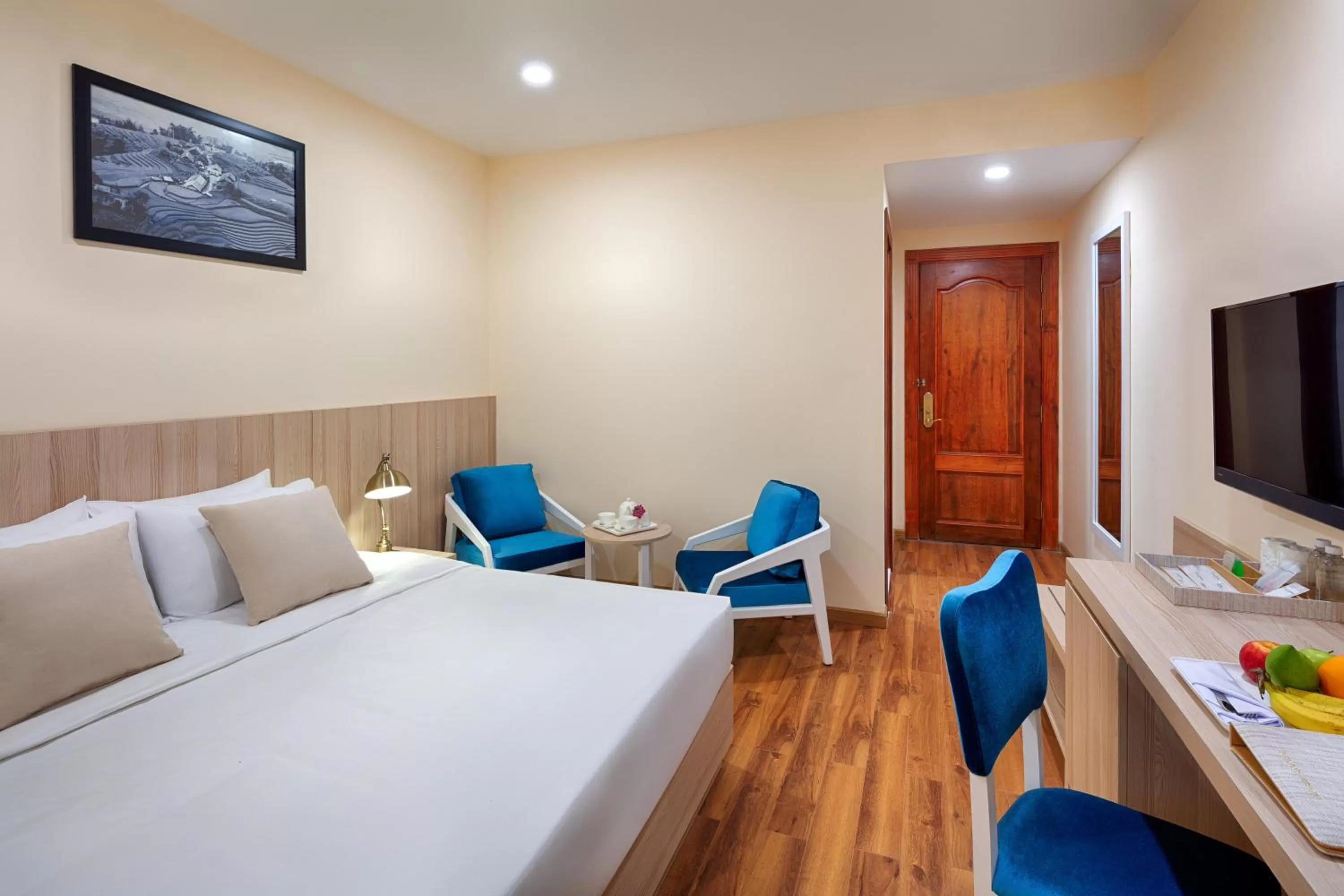 TV and multimedia, Bed in Happy Life Grand Hotel & Rooftop Skybar