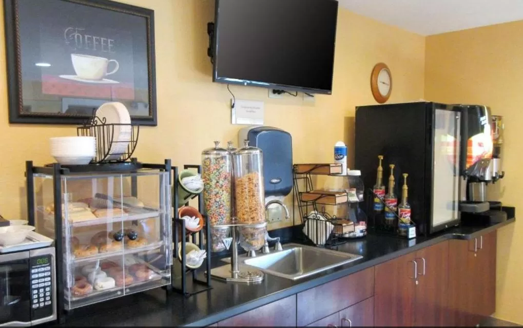 Breakfast in Super 8 by Wyndham Chisago City