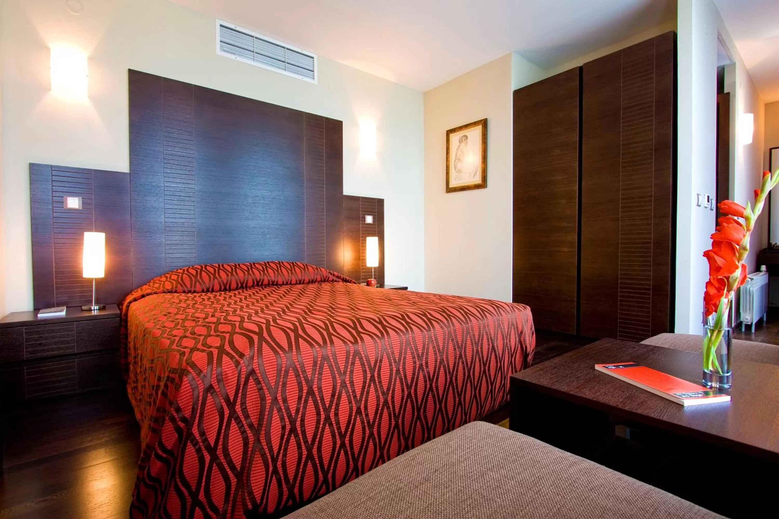 Bed in Vitosha Park Hotel - Free Indoor Pool & Parking