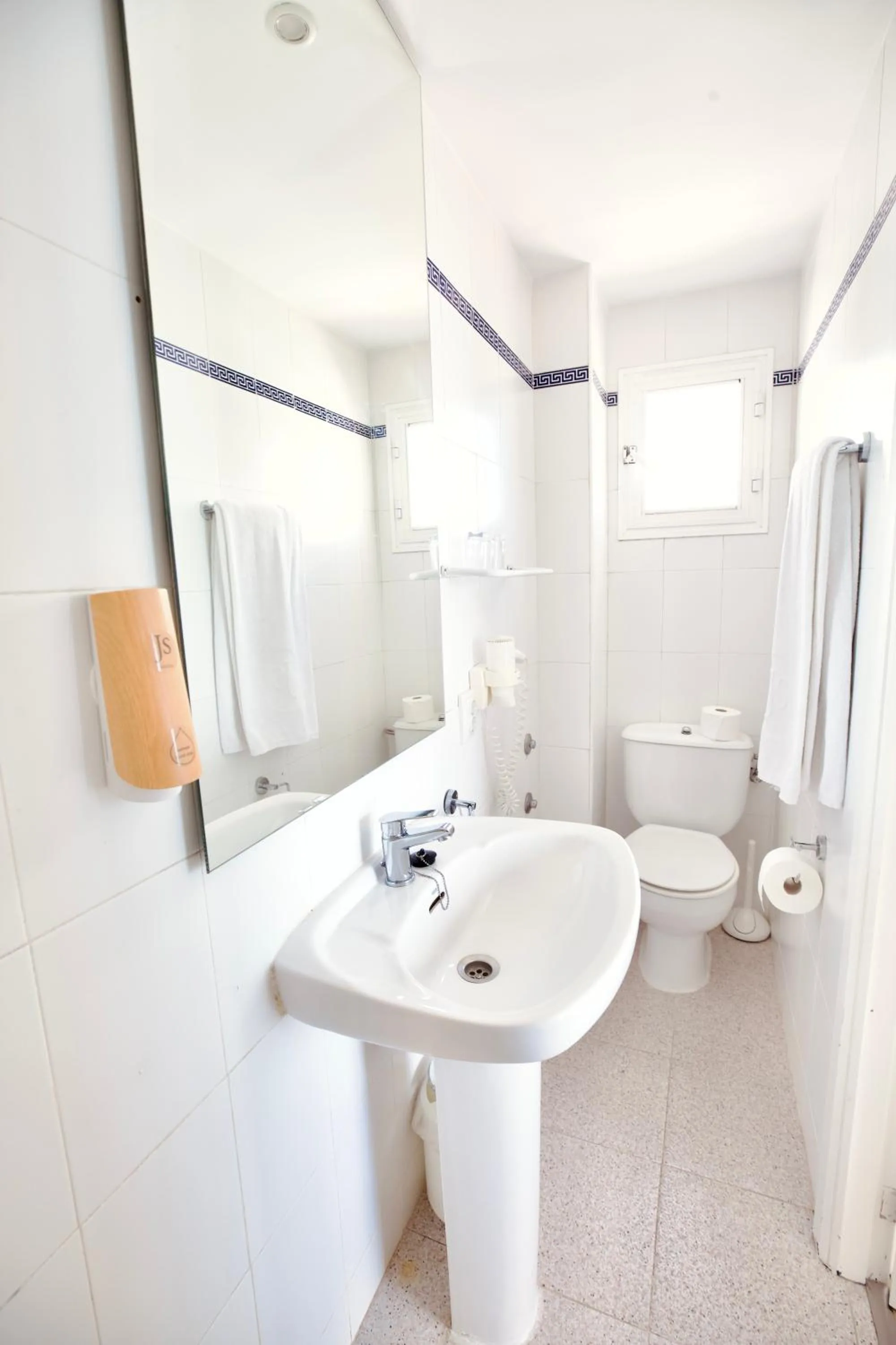 Bathroom in JS Horitzó