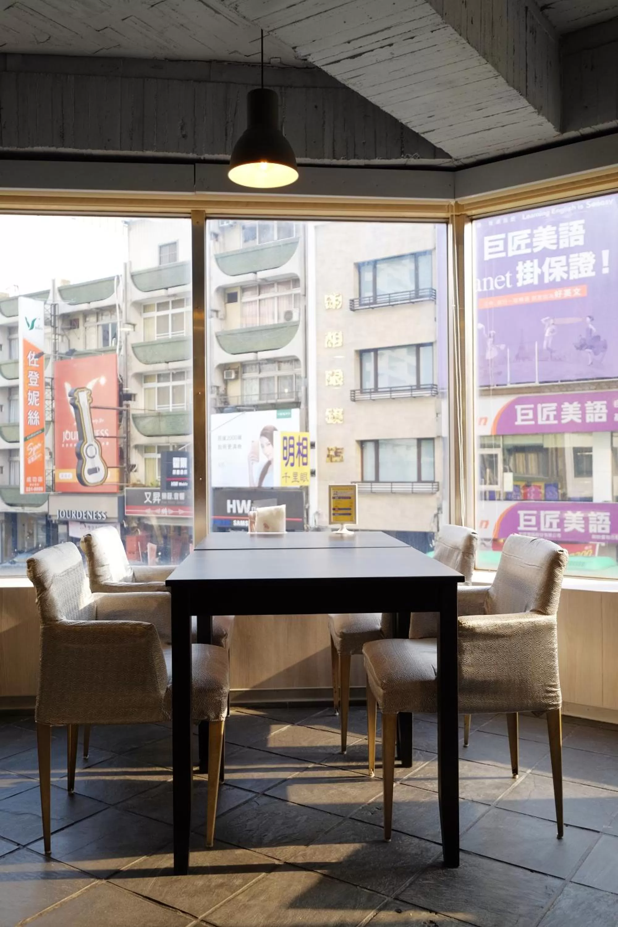 Seating area in Dynasty Hotel