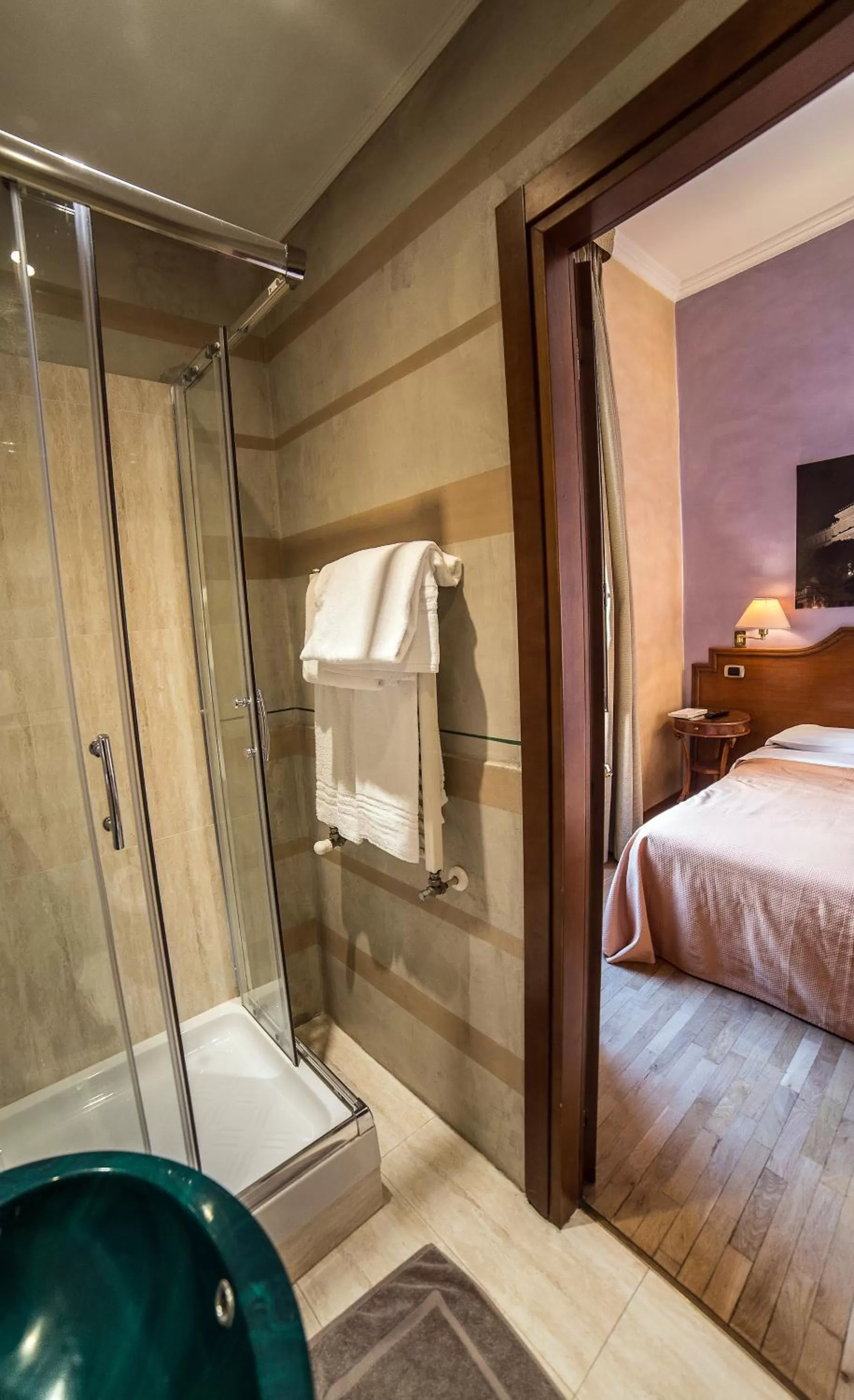 View (from property/room), Bed in Hotel Kent