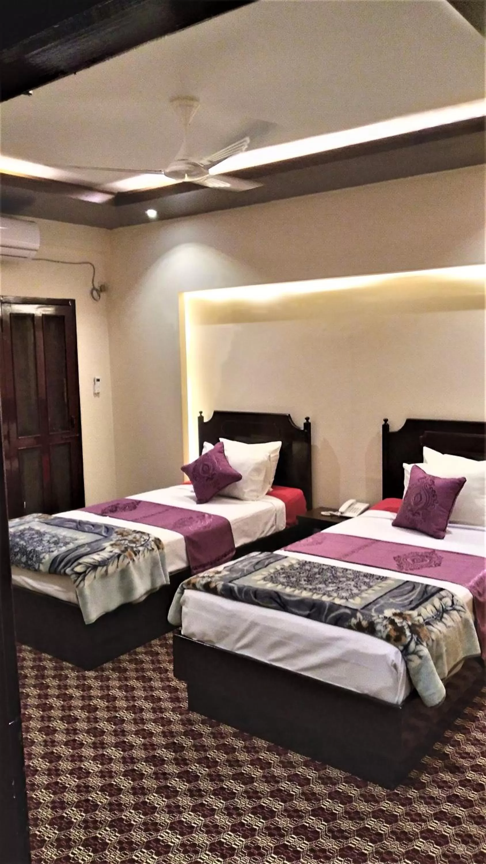 Photo of the whole room, Bed in Center Point Apartment