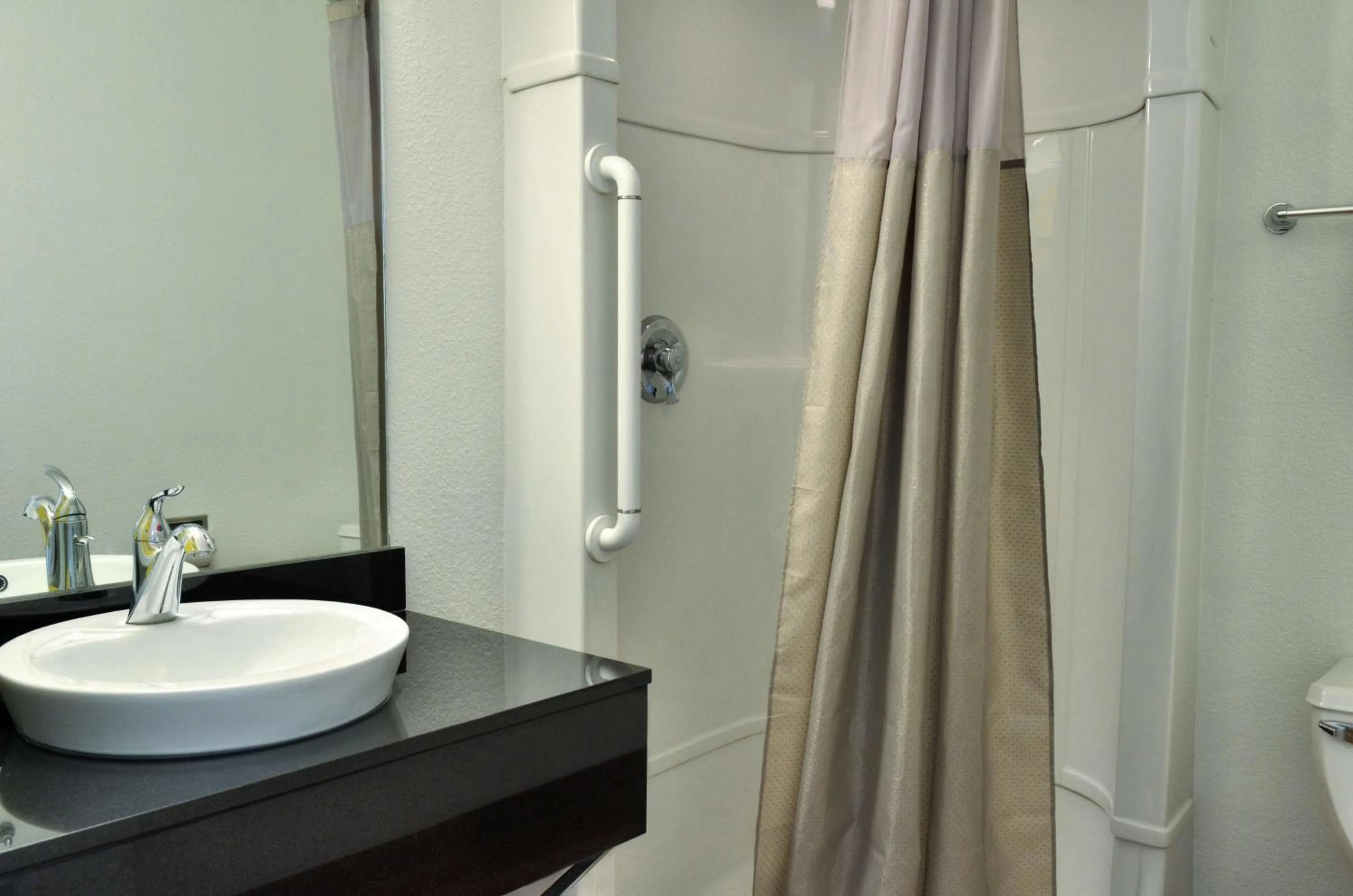 Bathroom in Motel 6-Santa Nella, CA - Los Banos - Interstate 5