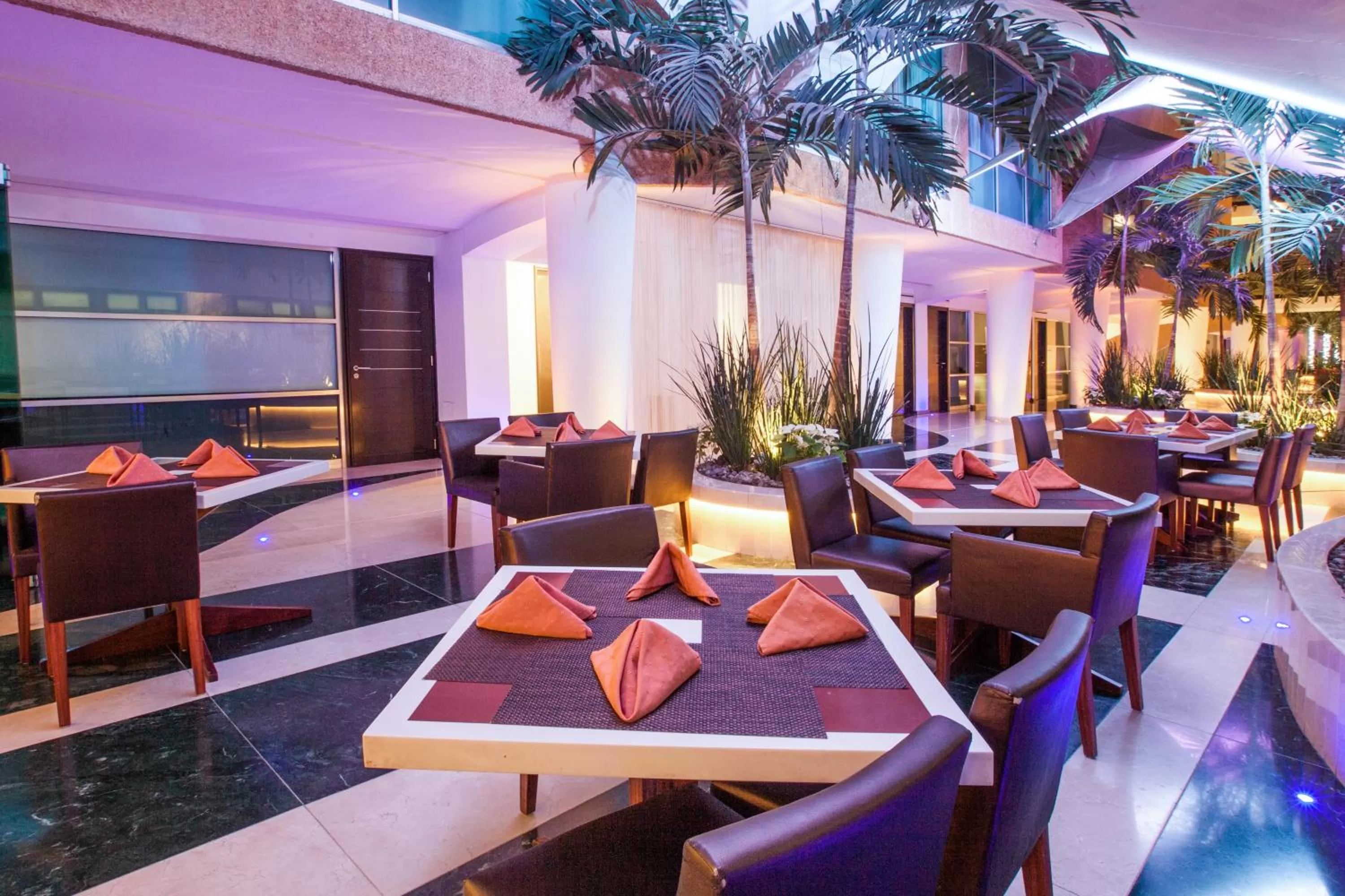 Restaurant/places to eat in Crowne Plaza Toluca - Lancaster by IHG