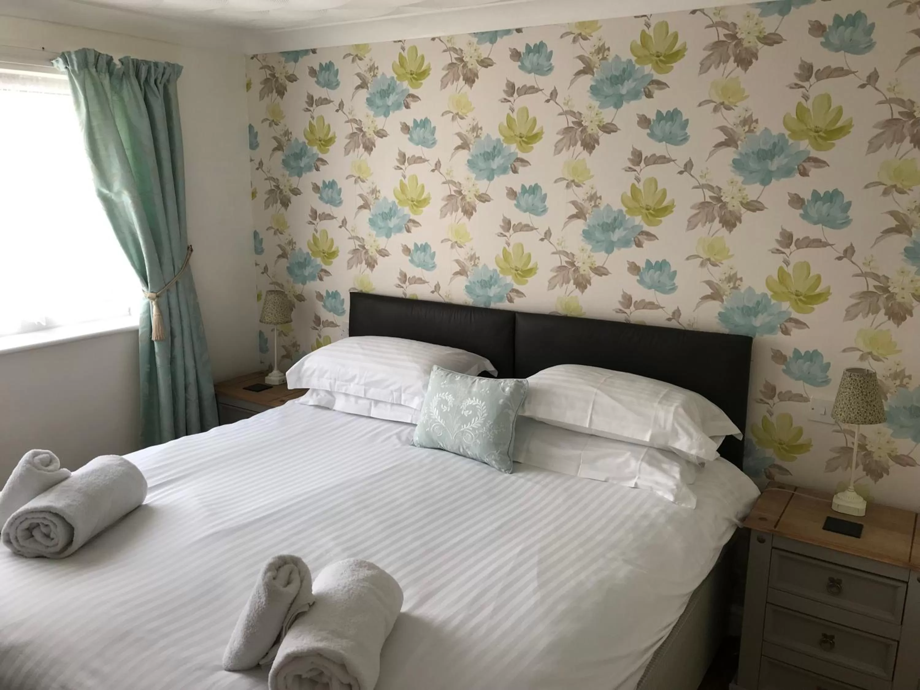 Bedroom, Bed in The Oasis Hotel