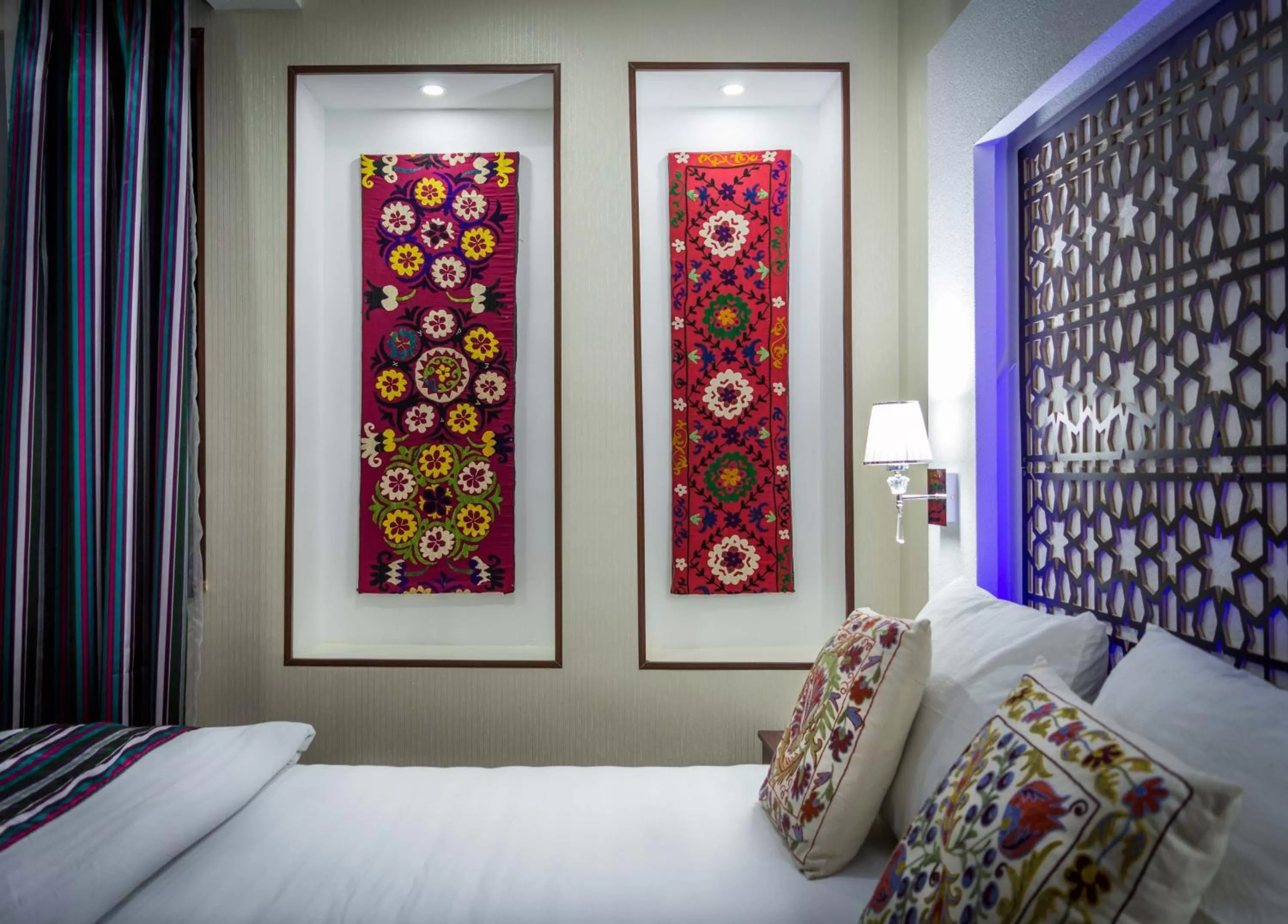 Bed in Jahongir Guest House