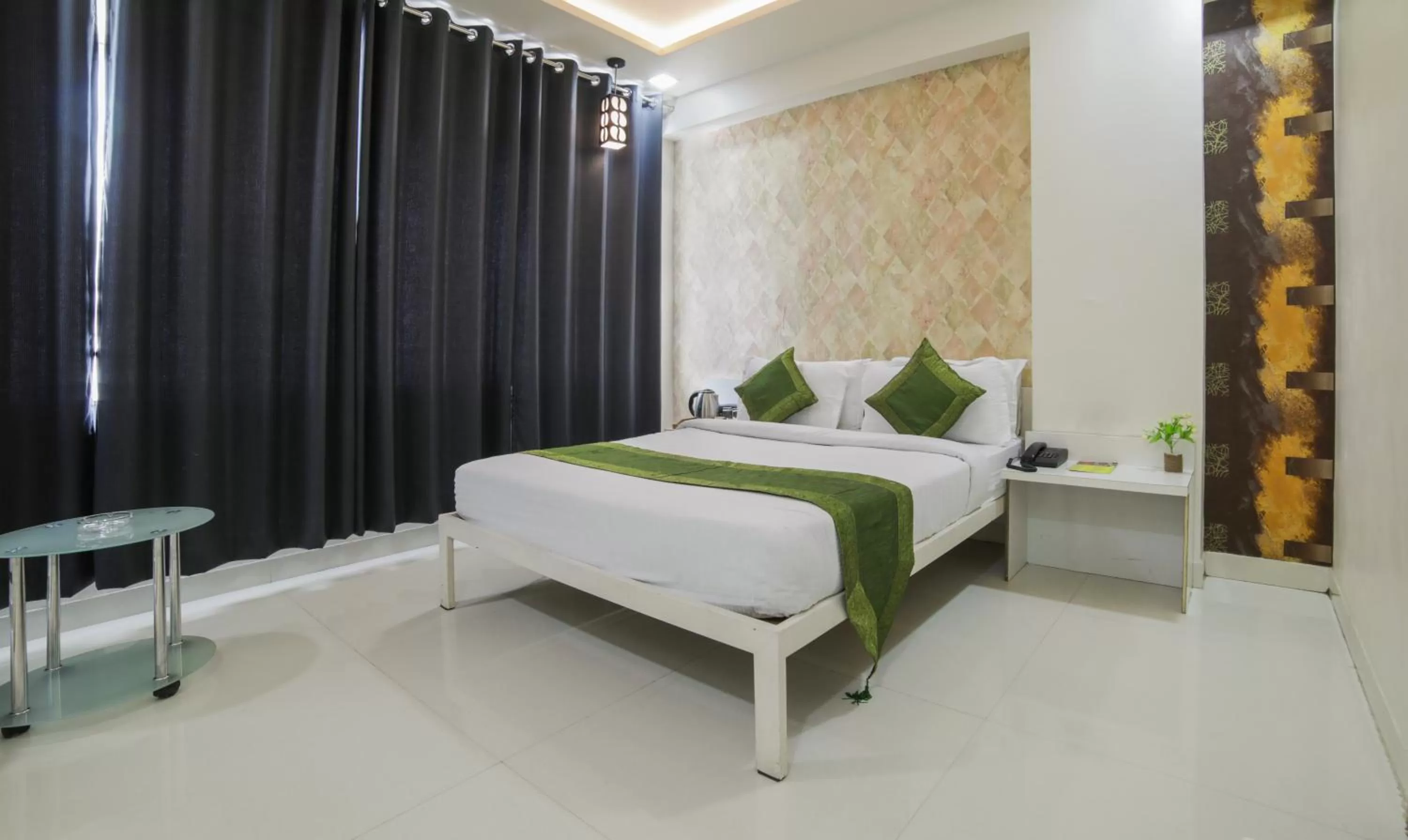 Bedroom, Bed in Itsy Hotels Le Clover