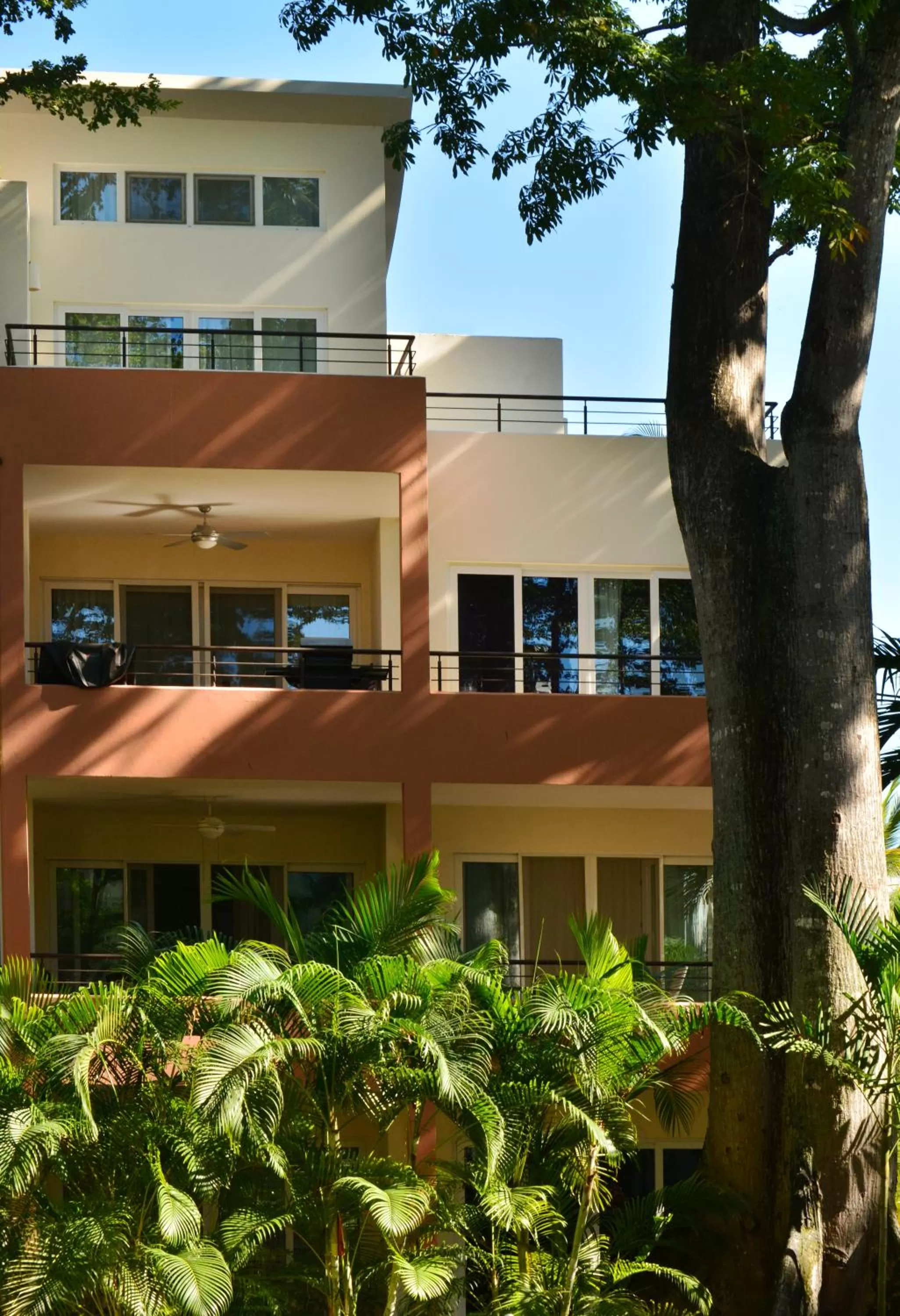 Facade/entrance in Instyle Residences at Infiniti Blu