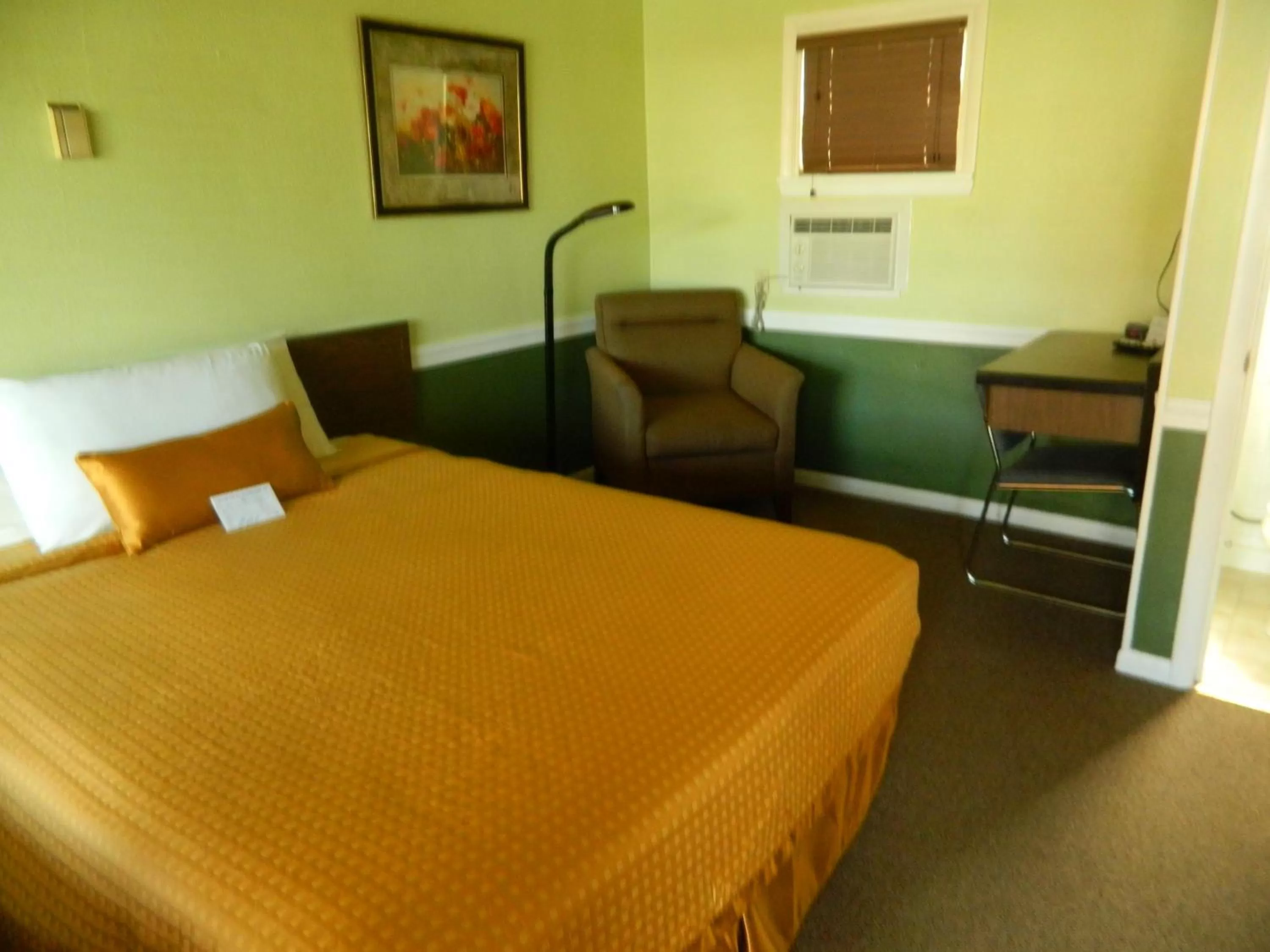 Bed in Country Motor Inn