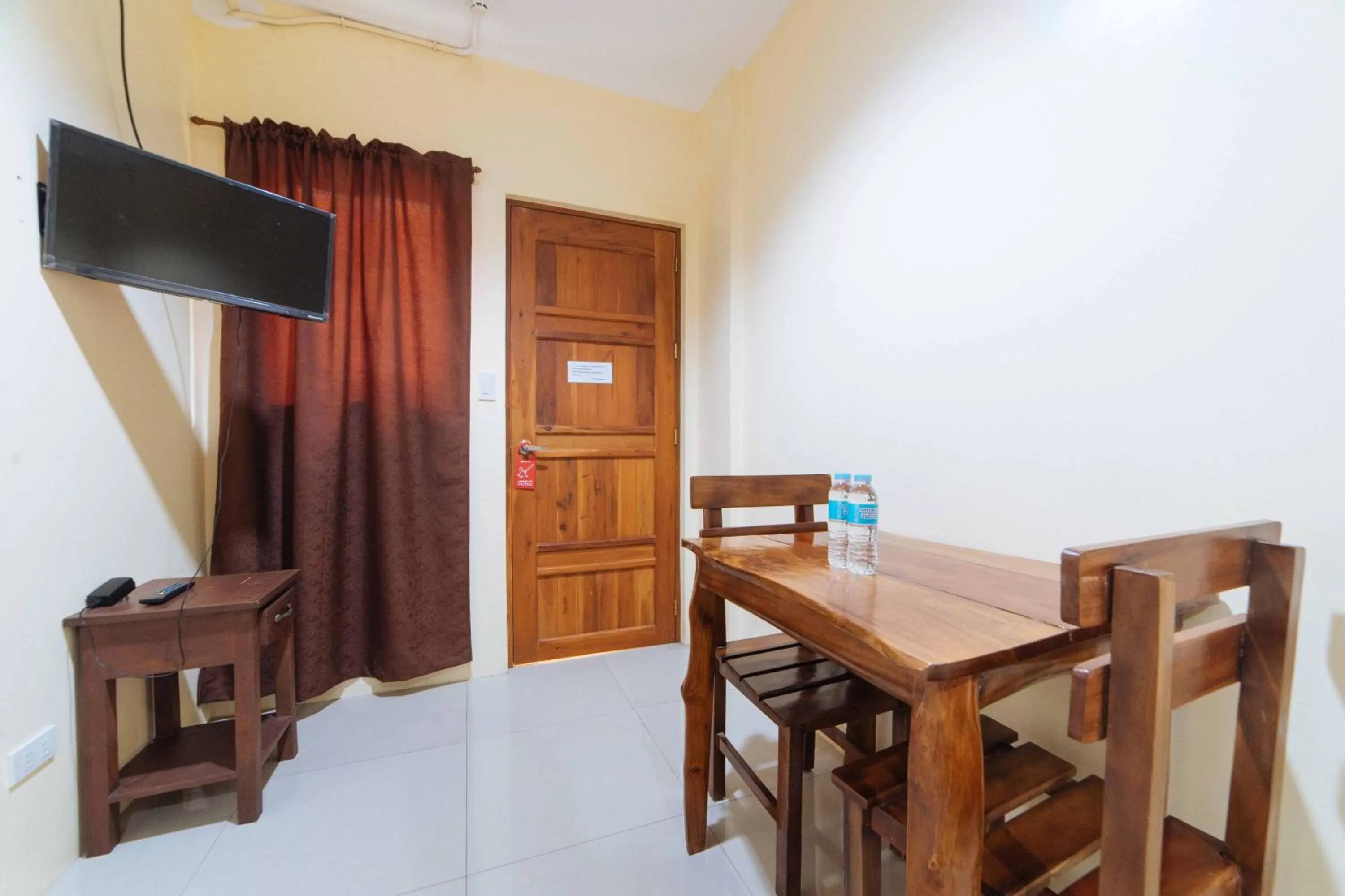 TV and multimedia in RedDoorz near New Government Center