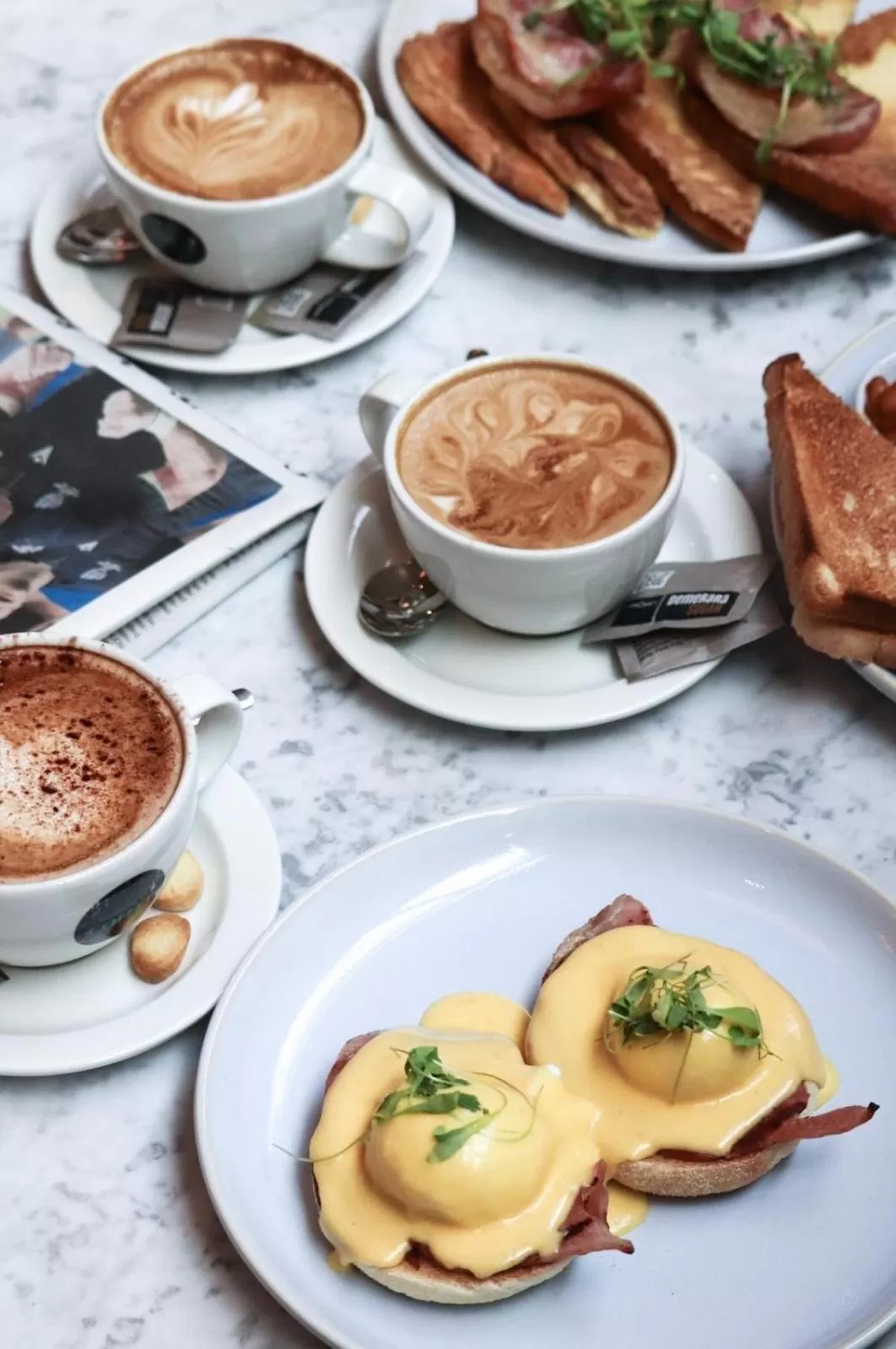 Breakfast in Le Monde Hotel