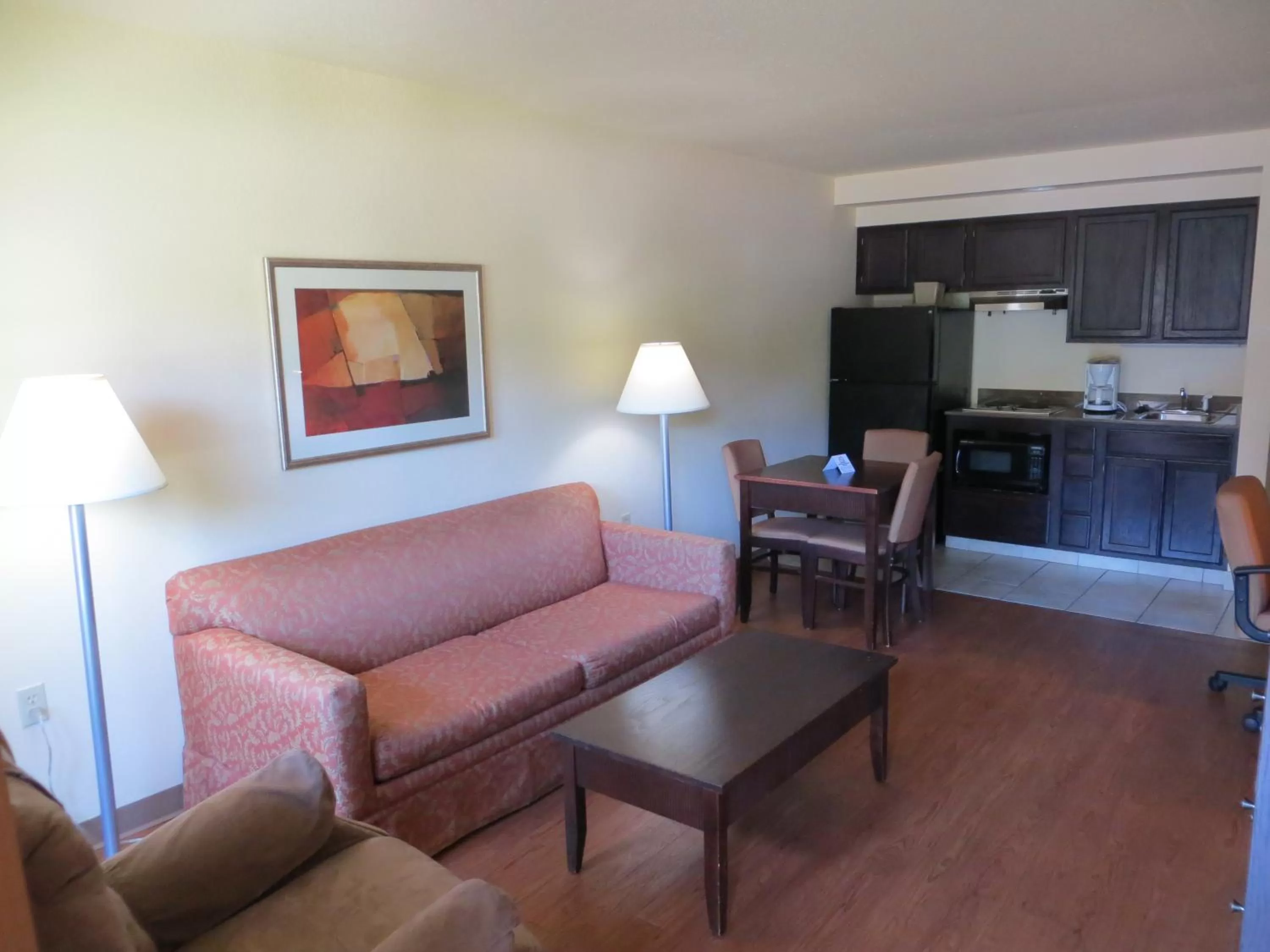Bed, Seating Area in Markham House Suites Little Rock Medical Center