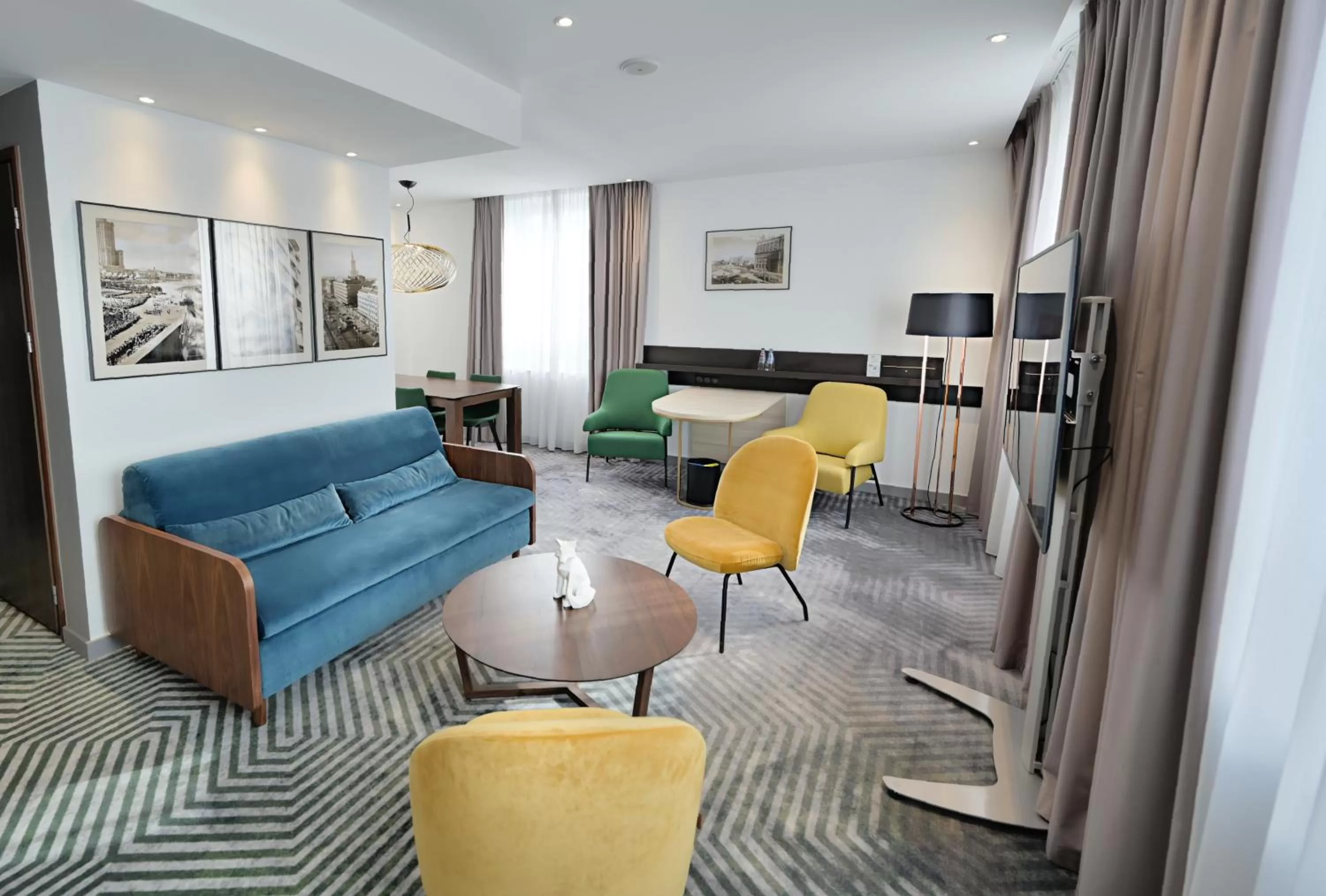 TV and multimedia in Mercure Warszawa Grand