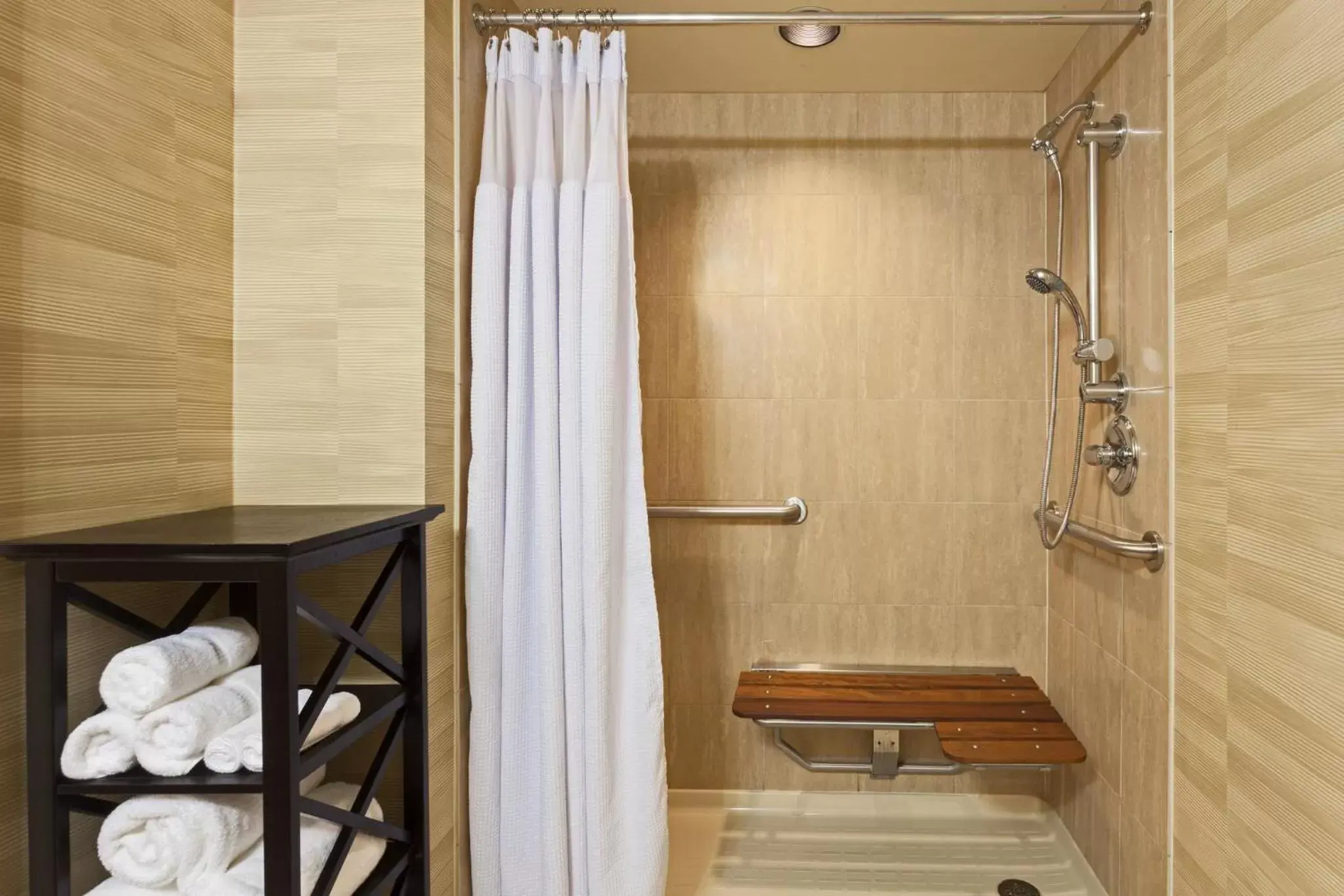 Double Room with Roll In Shower - Disability Access/Non-Smoking in Crowne Plaza Jacksonville Airport I-95N by IHG Double Room with Roll In Shower - Disability Access/Non-Smoking in Crowne Plaza Jacksonville Airport I-95N by IHG